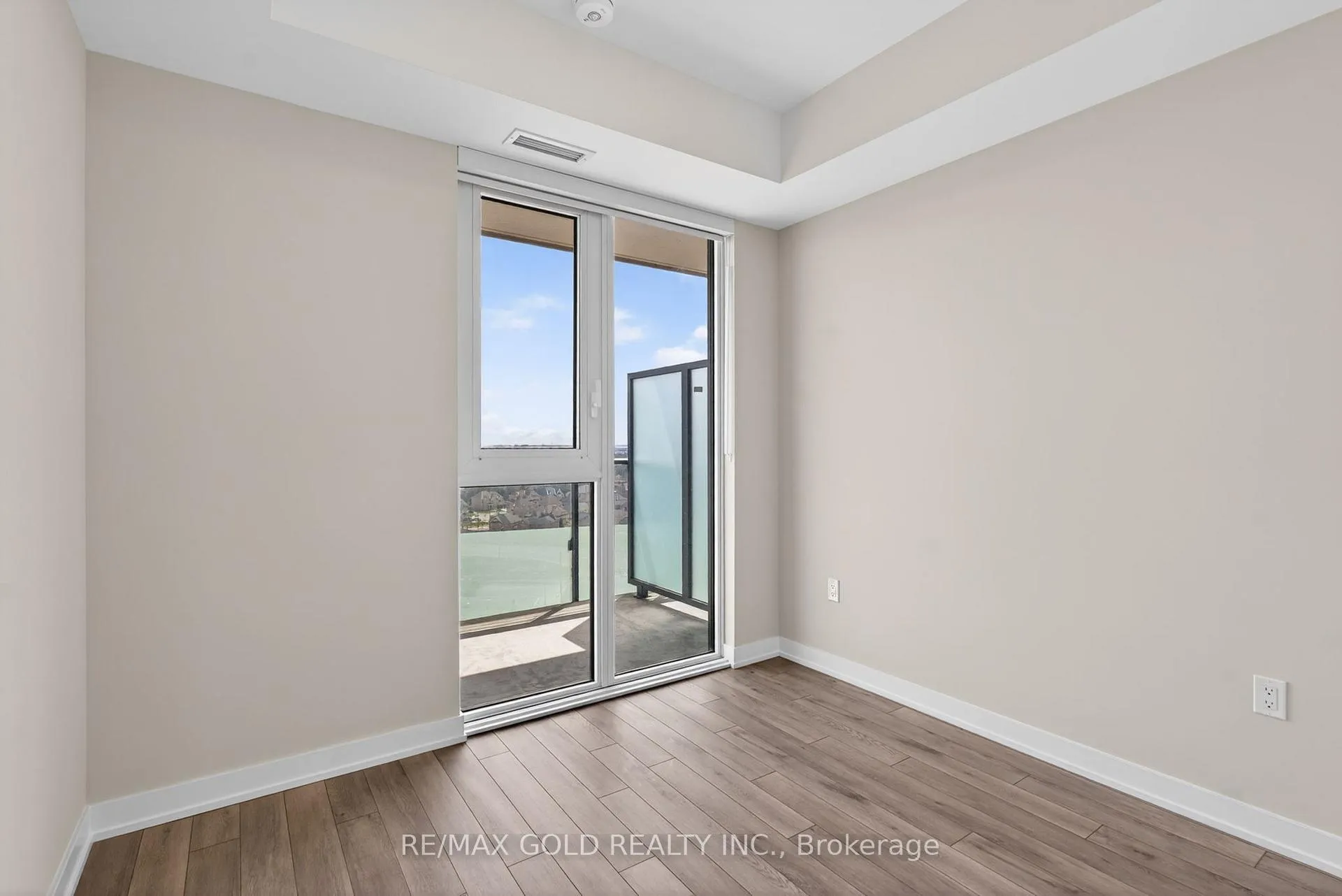 Photo 13 of Unit 1402, 15 Skyridge Drive, Brampton, Bram East — HOMEH