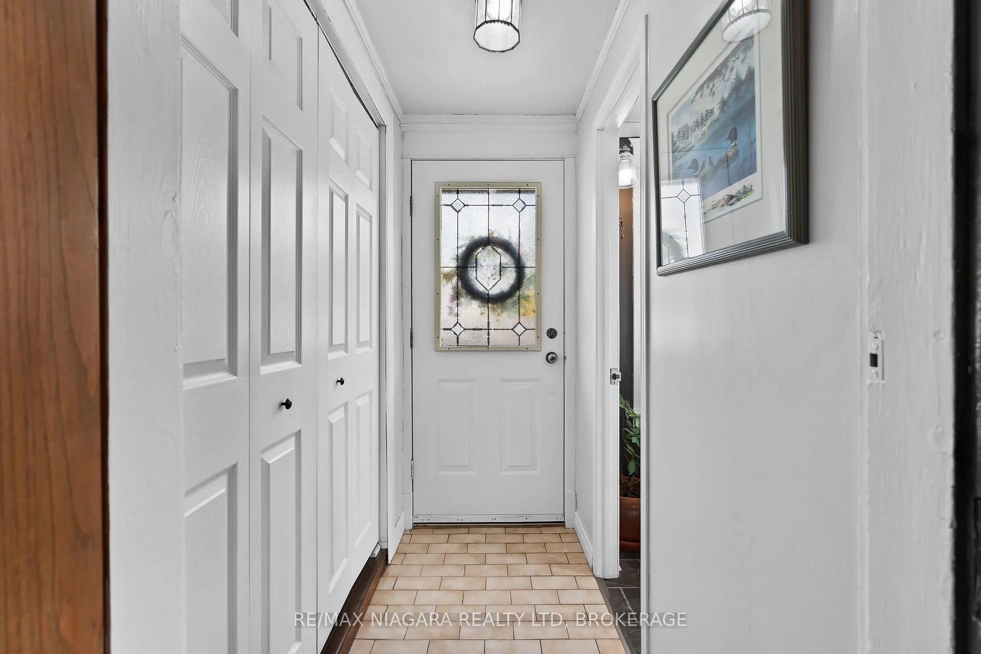 Photo 5 of 294 Stanley Street, Port Colborne, Sugarloaf — HOMEH