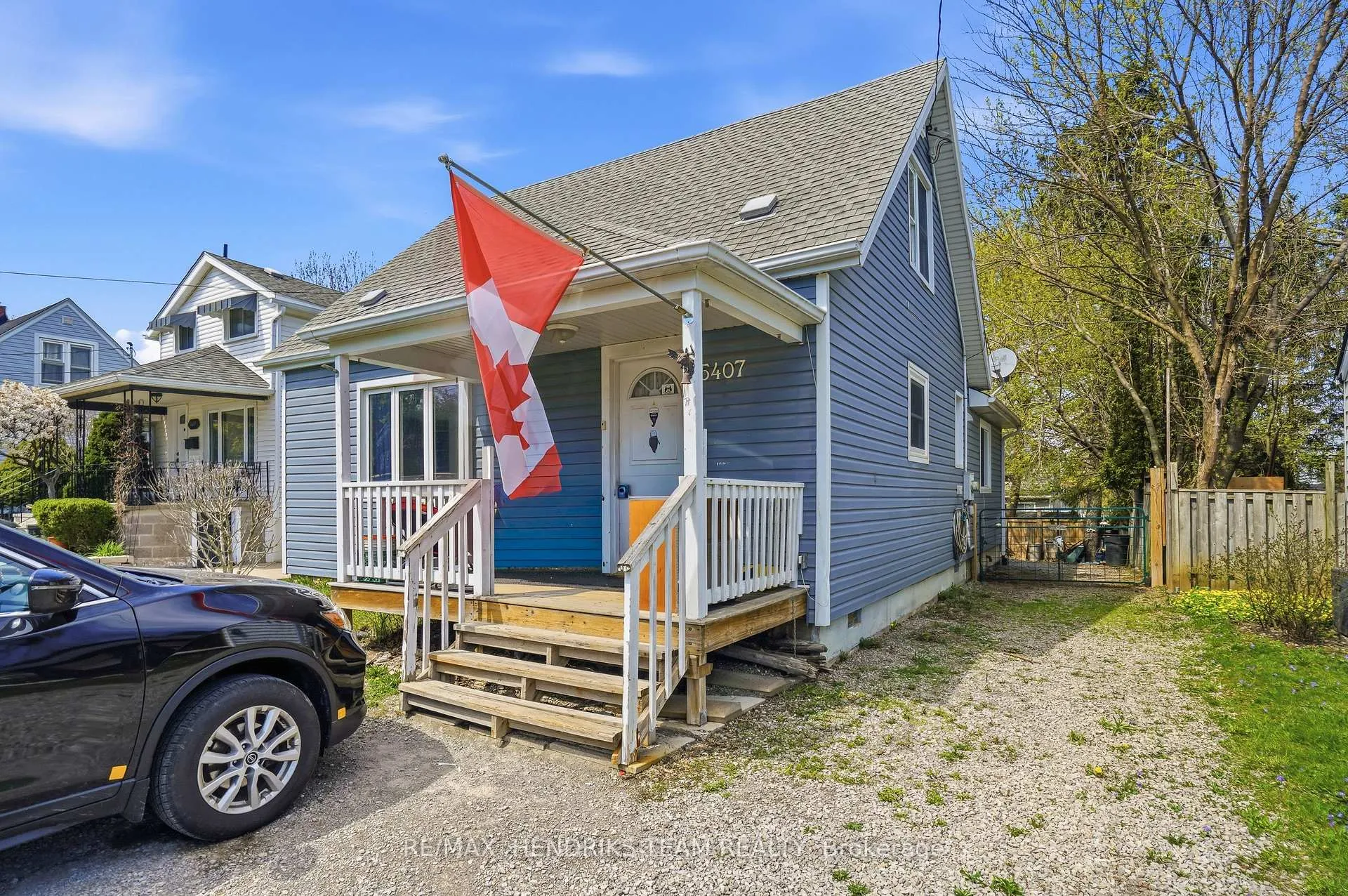 Photo 1 of 5407 Menzie Street, Niagara Falls, Downtown — HOMEH