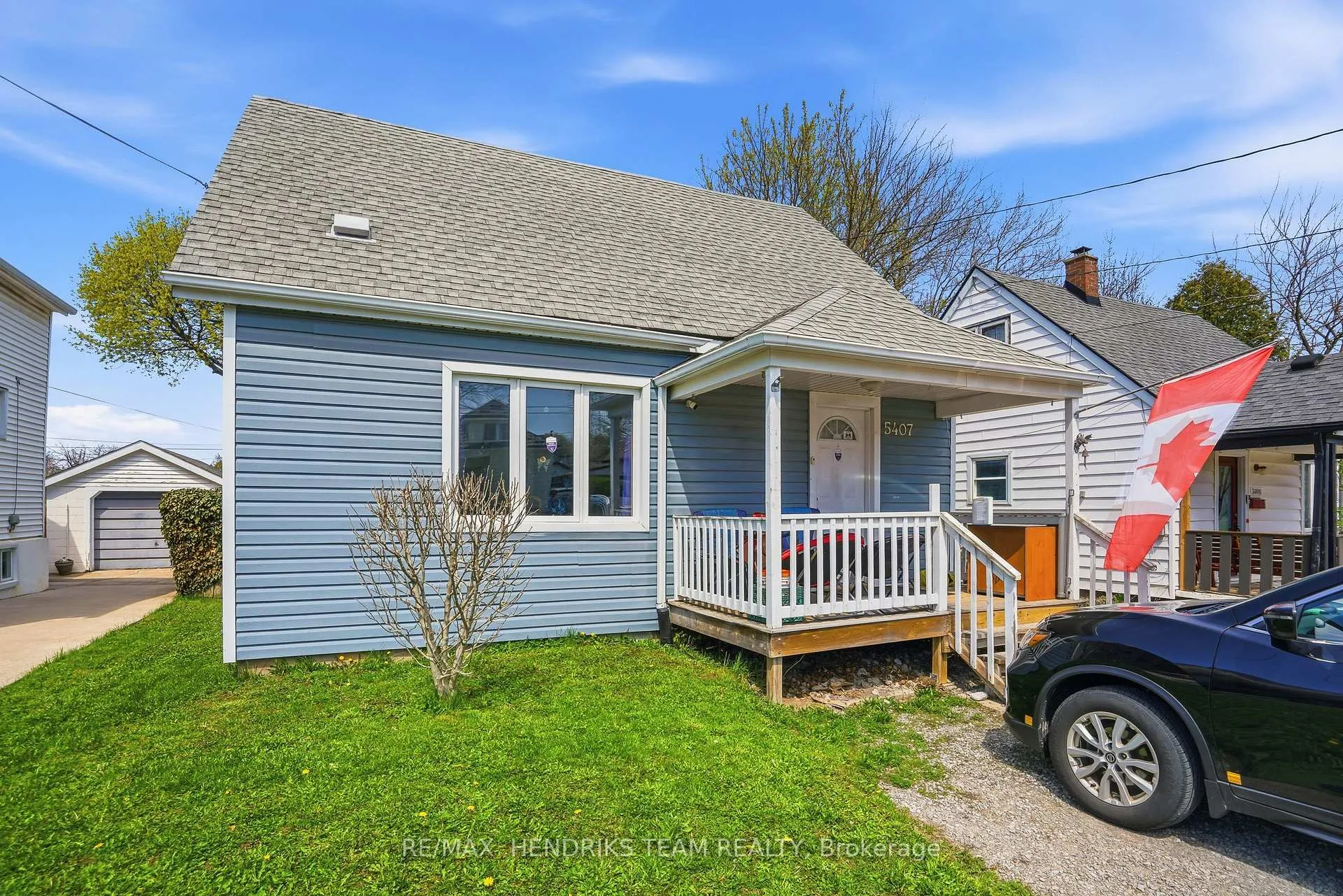 Photo 2 of 5407 Menzie Street, Niagara Falls, Downtown — HOMEH