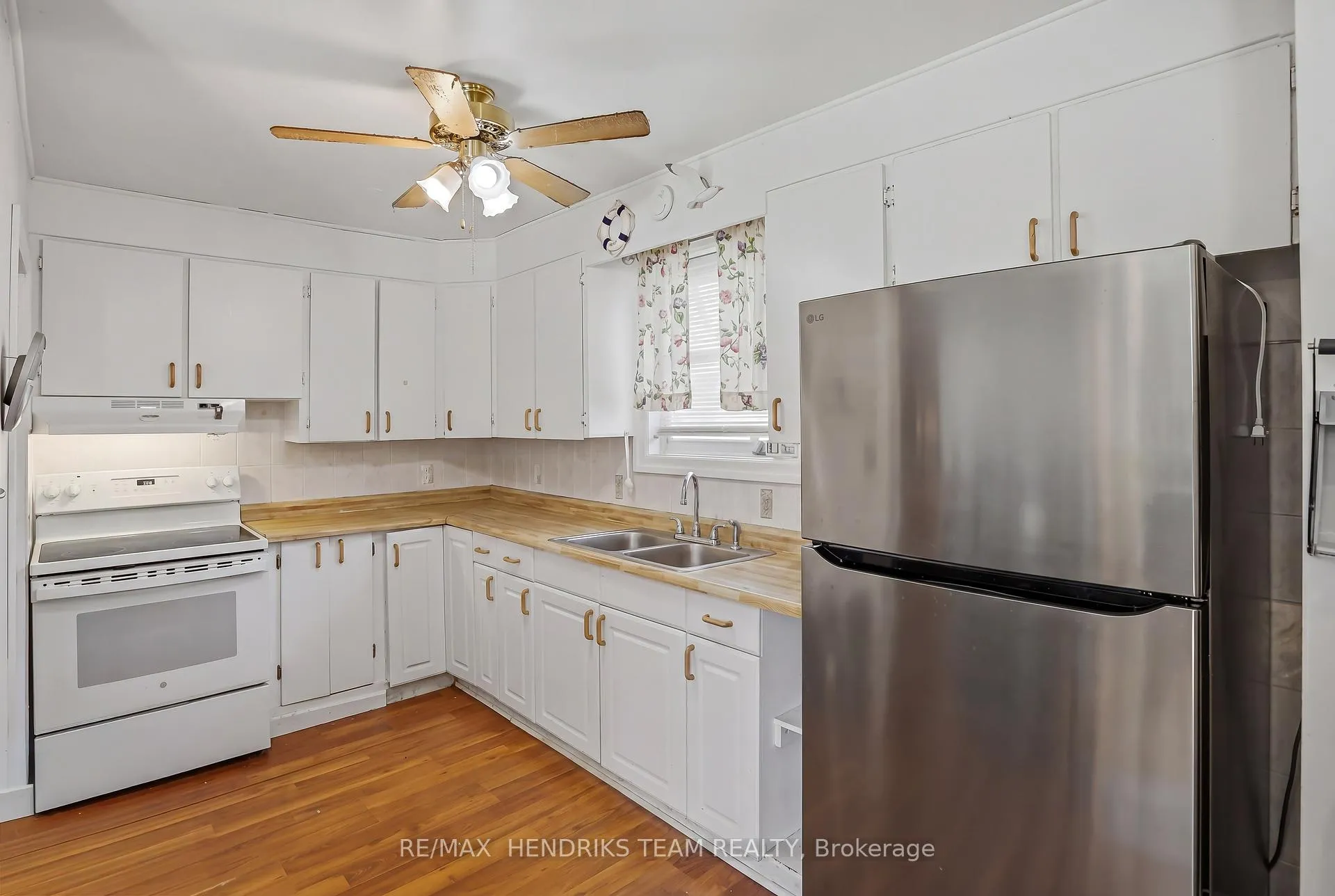 Photo 5 of 5407 Menzie Street, Niagara Falls, Downtown — HOMEH