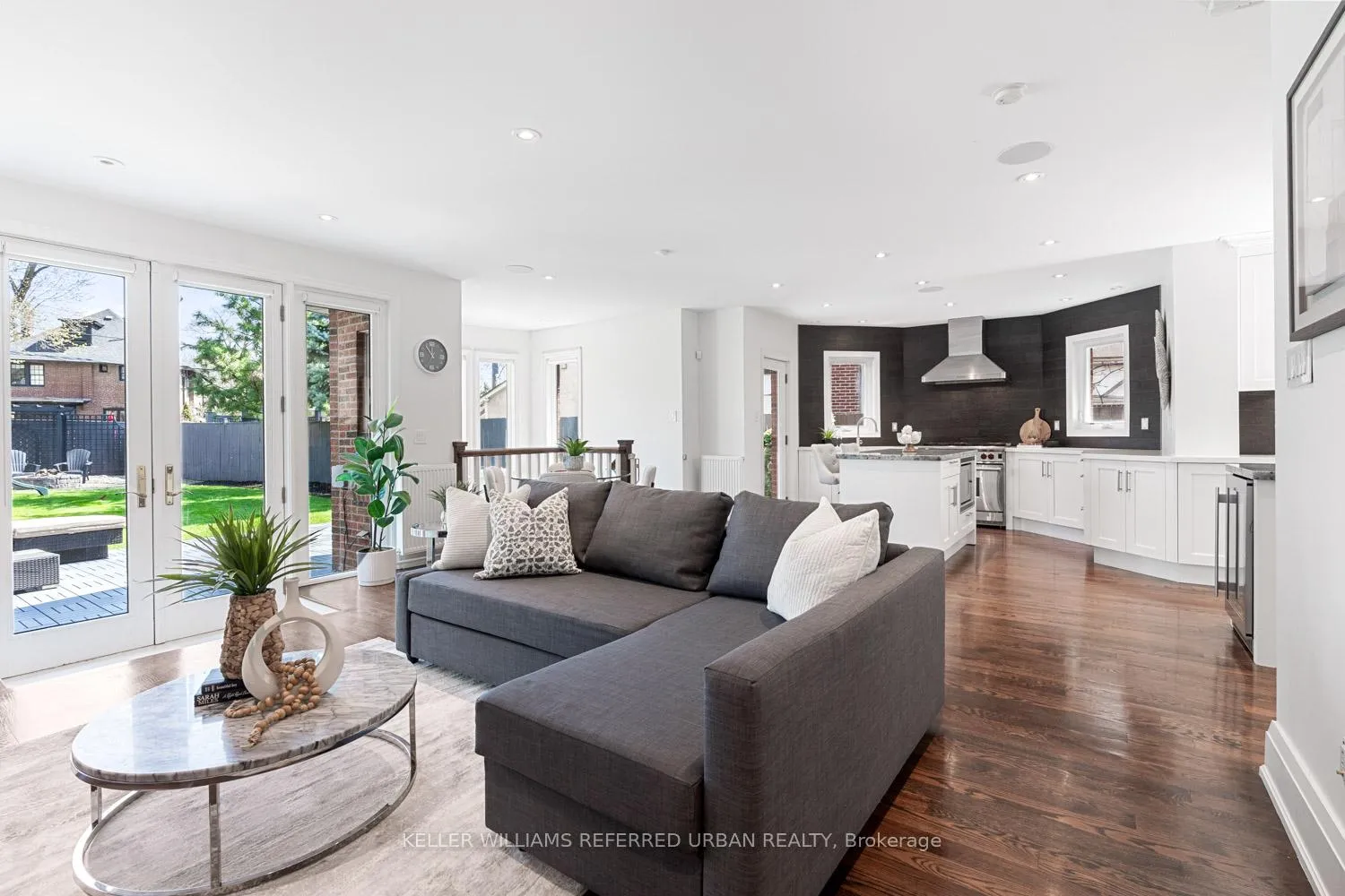 Photo 10 of 5 Lawrence Crescent, Toronto, Lawrence Park South — HOMEH