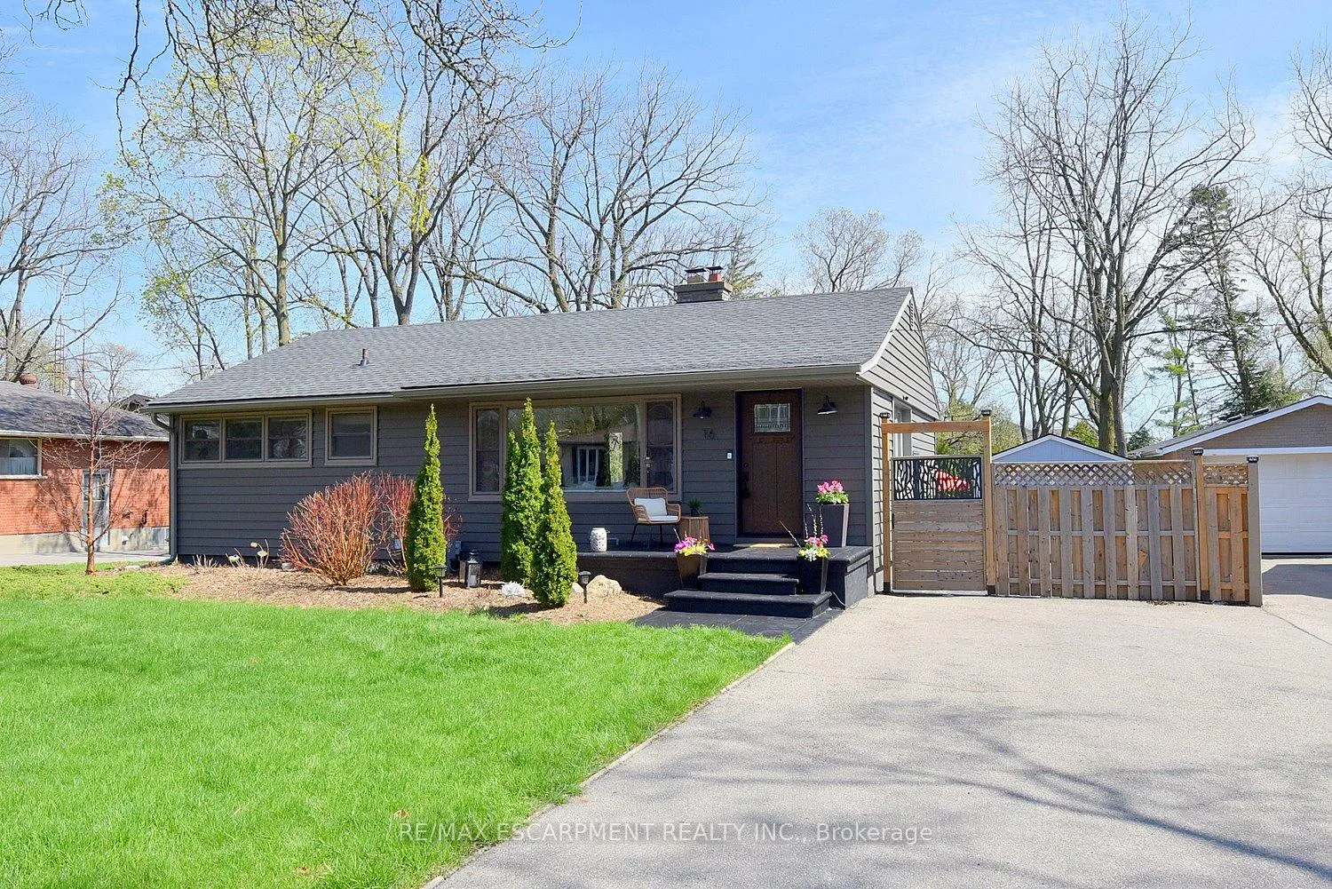 Photo 1 of 16 Church Street, Hamilton, Waterdown — HOMEH