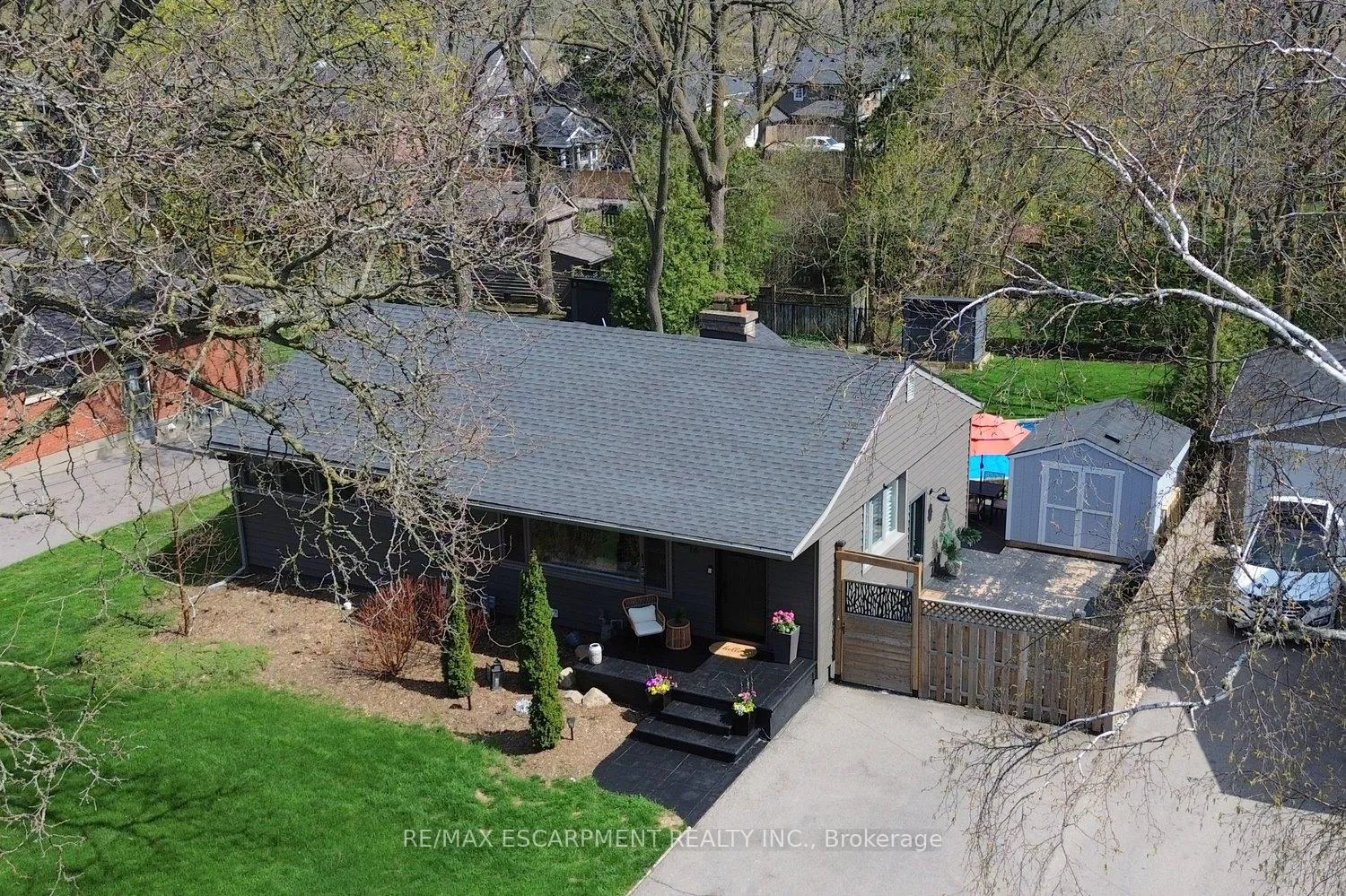 Photo 3 of 16 Church Street, Hamilton, Waterdown — HOMEH