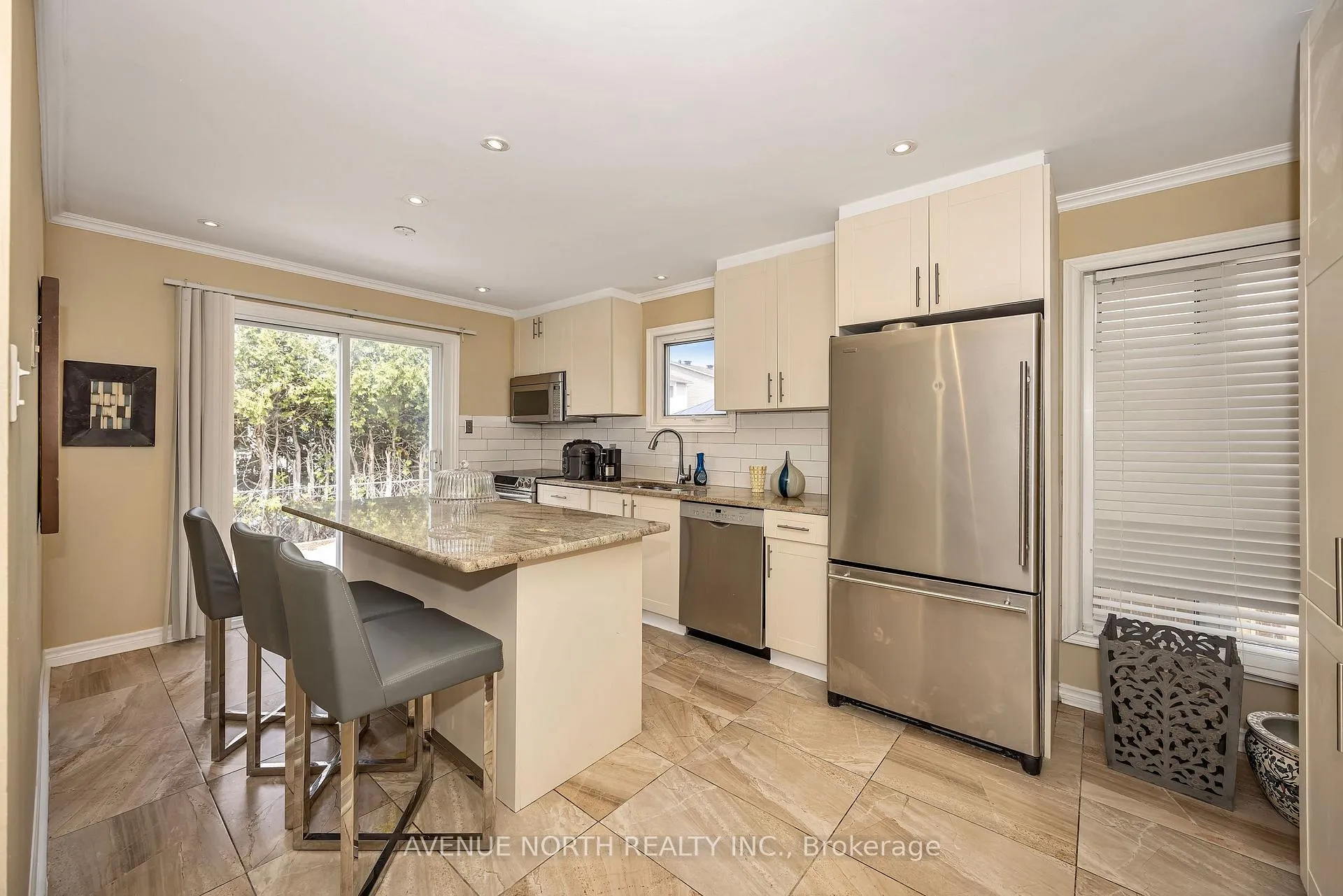 Photo 12 of 365 Lefebvre Way, Ottawa, Bilberry Creek/Queenswood Heights — HOMEH