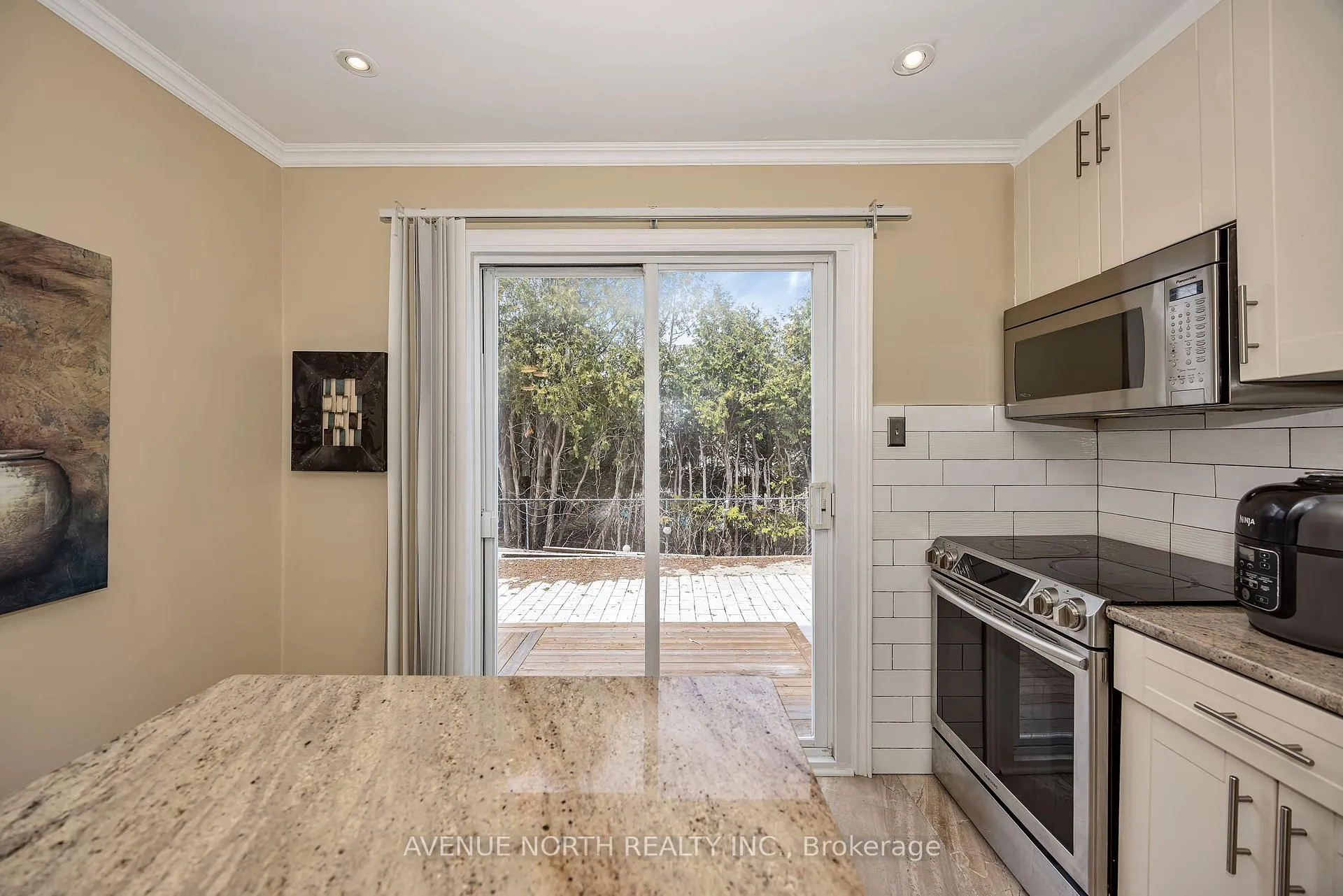 Photo 14 of 365 Lefebvre Way, Ottawa, Bilberry Creek/Queenswood Heights — HOMEH