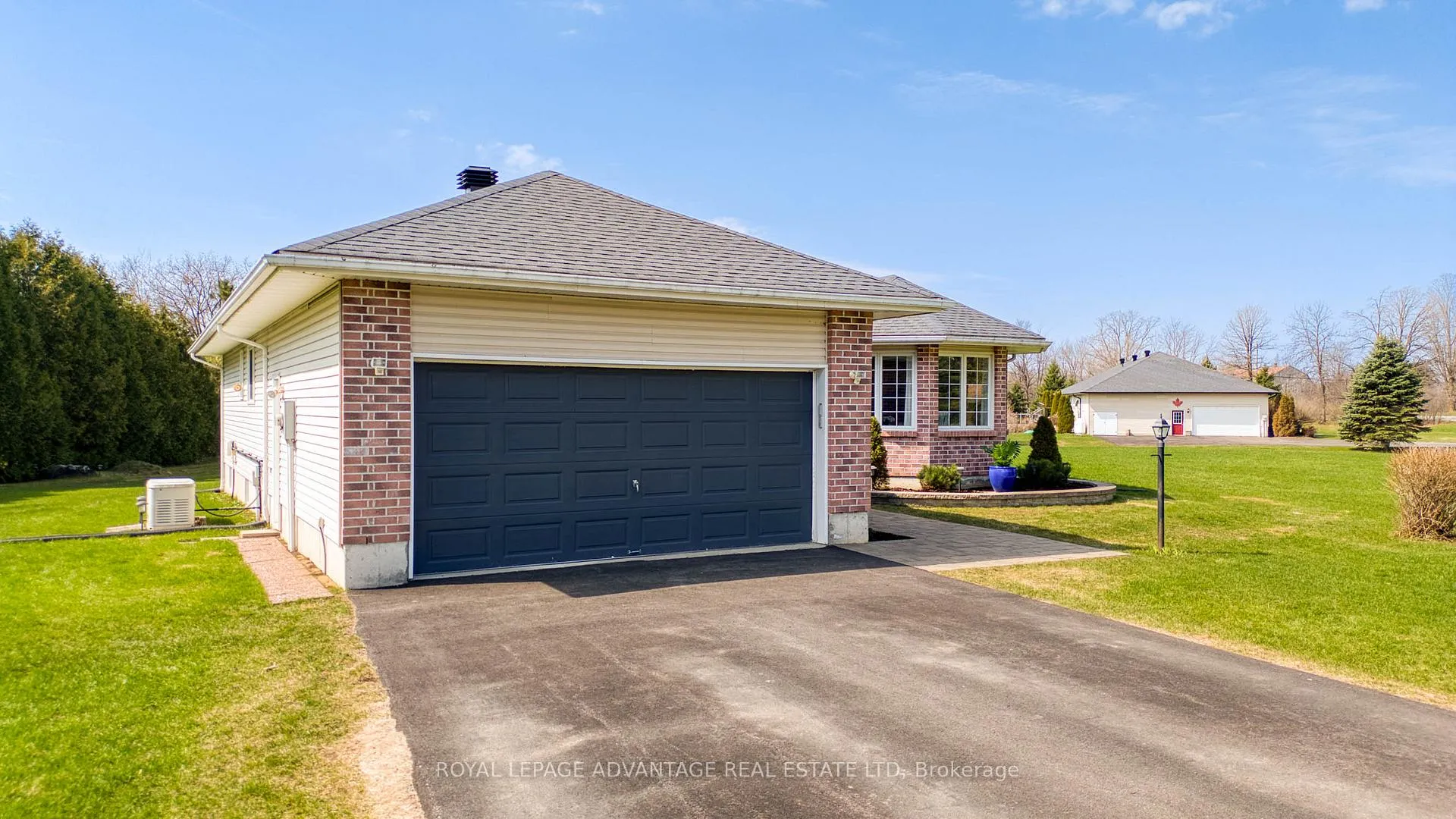 Photo 2 of 307 Somerville Drive, Tay Valley, Bathurst/Burgess & Sherbrooke (Bathurst) Twp — HOMEH
