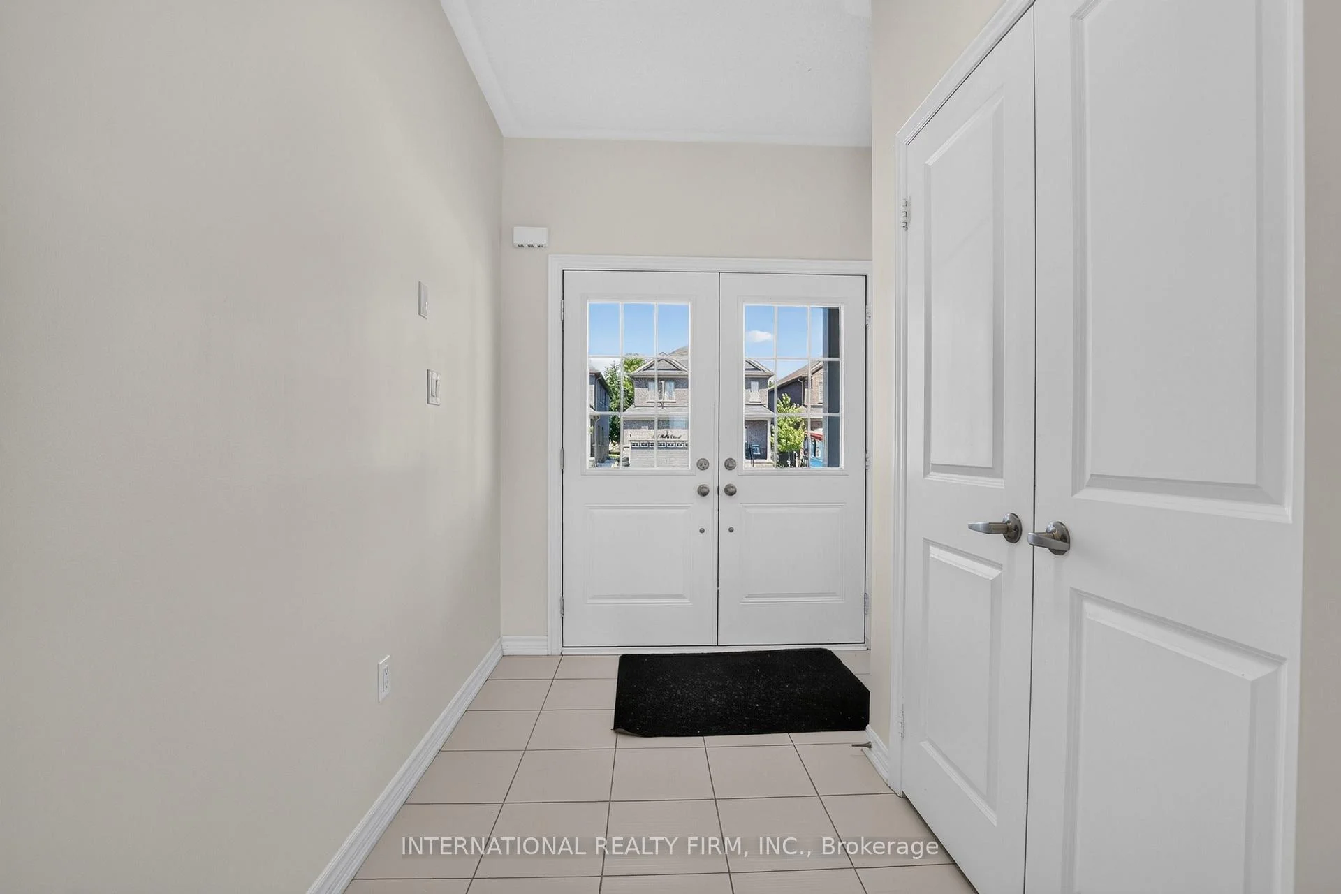 Photo 4 of 240 Ridley Crescent, Southgate — HOMEH