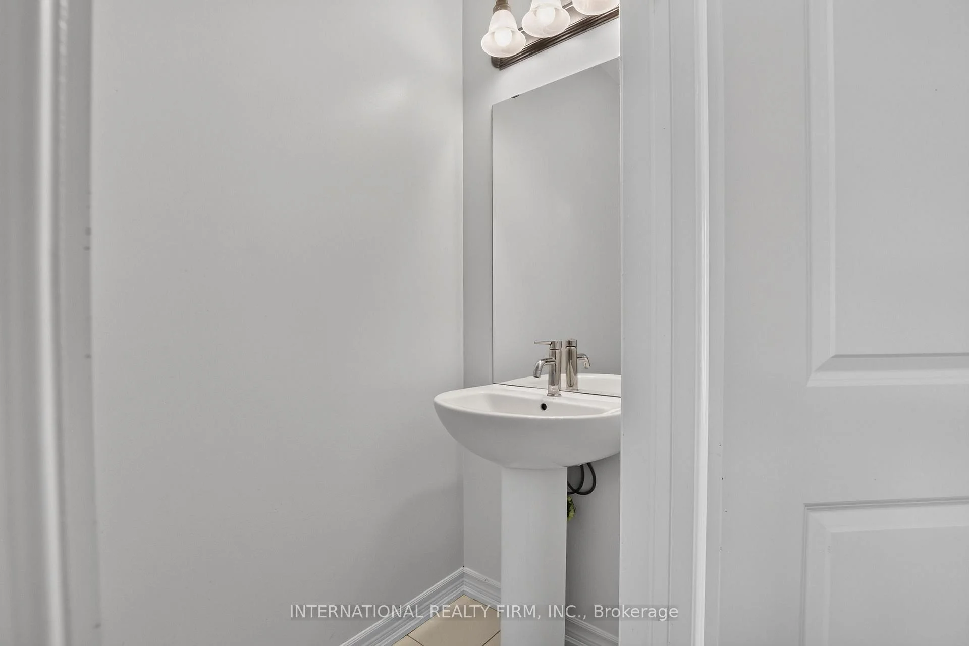 Photo 8 of 240 Ridley Crescent, Southgate — HOMEH