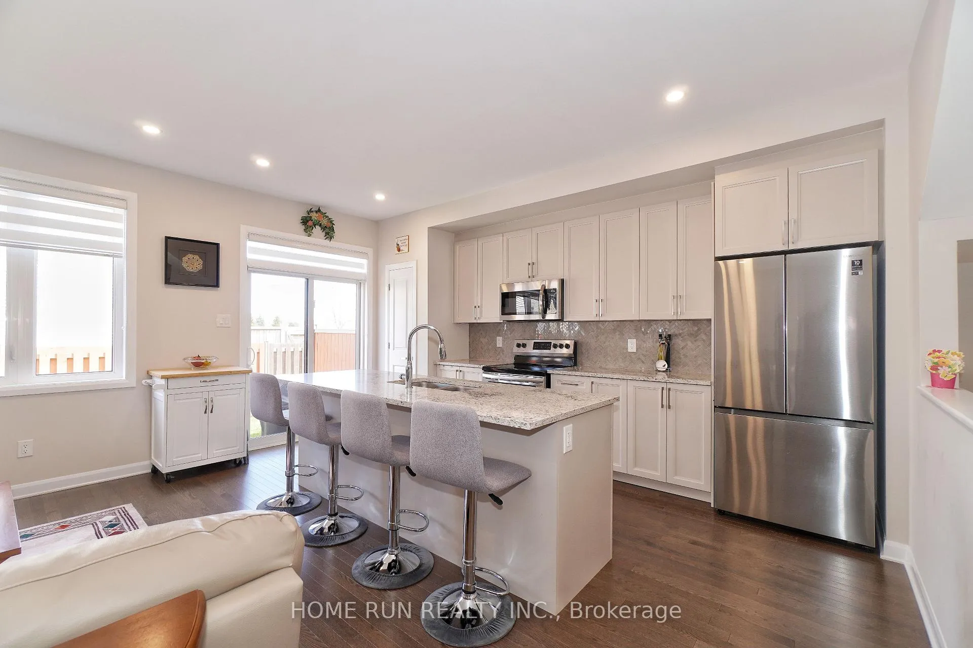 Photo 4 of 831 Dynasty Street, Ottawa, Avalon East — HOMEH