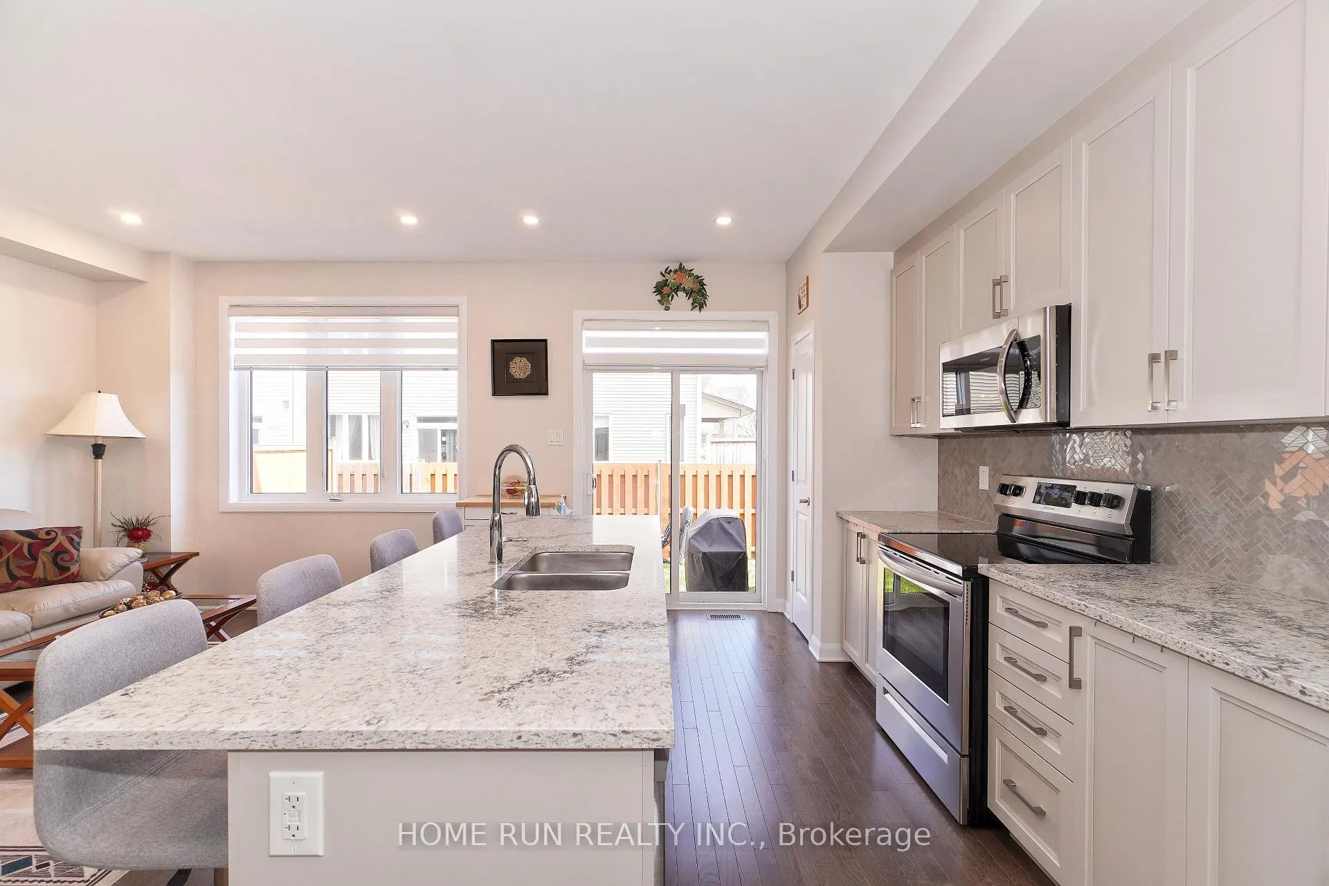 Photo 5 of 831 Dynasty Street, Ottawa, Avalon East — HOMEH