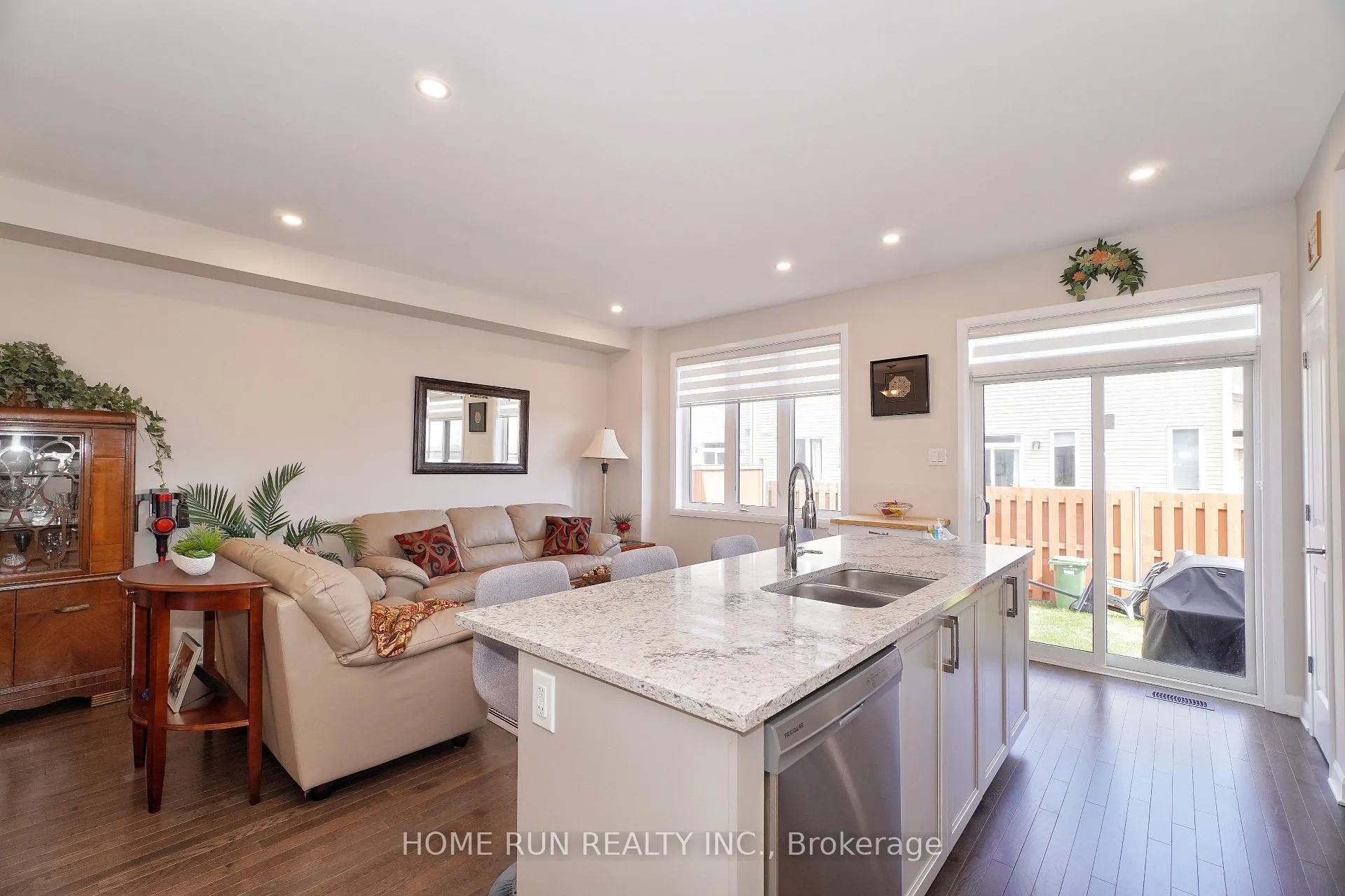 Photo 6 of 831 Dynasty Street, Ottawa, Avalon East — HOMEH