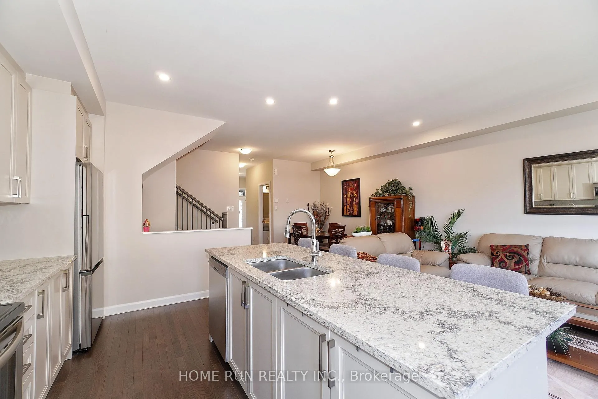Photo 8 of 831 Dynasty Street, Ottawa, Avalon East — HOMEH