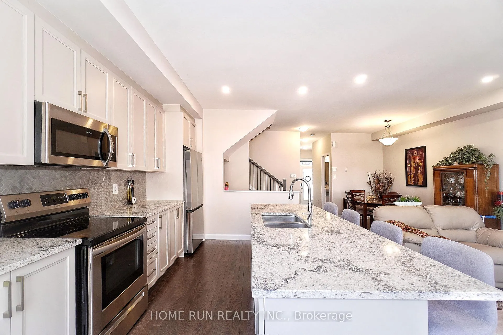Photo 9 of 831 Dynasty Street, Ottawa, Avalon East — HOMEH