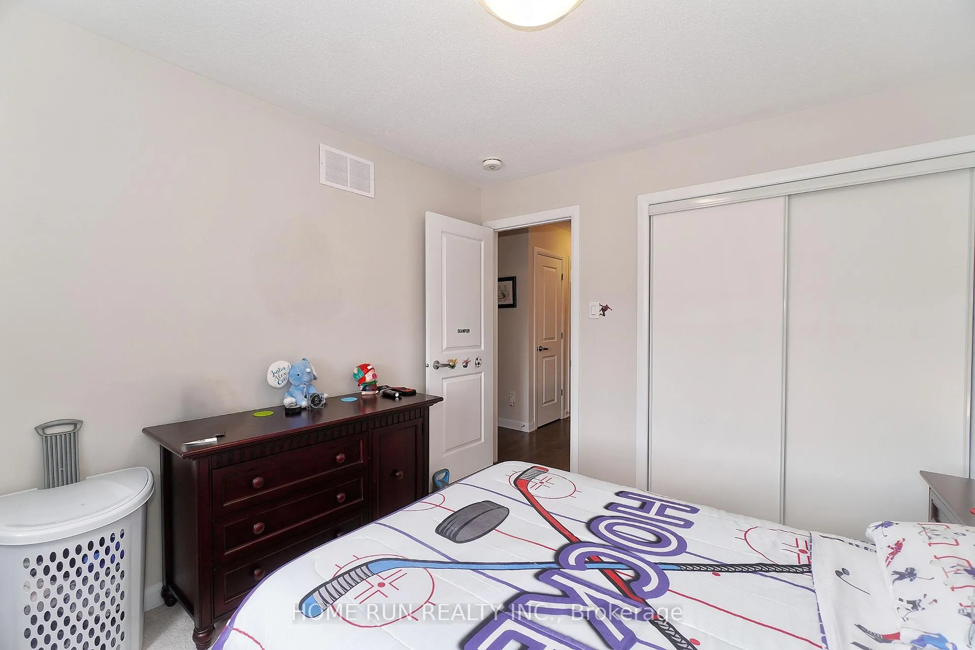 Photo 26 of 831 Dynasty Street, Ottawa, Avalon East — HOMEH