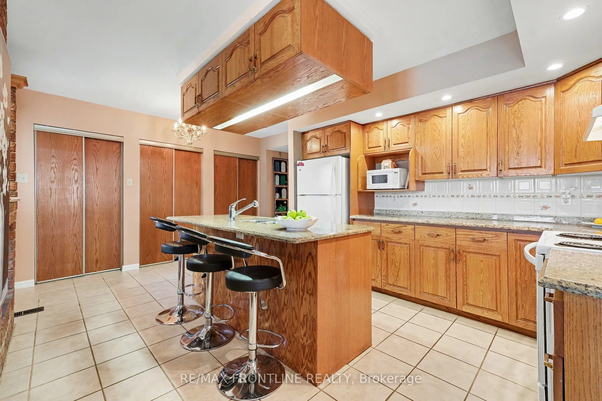 Photo 17 of 1047 Country Lane, Frontenac, Frontenac Centre — HOMEH