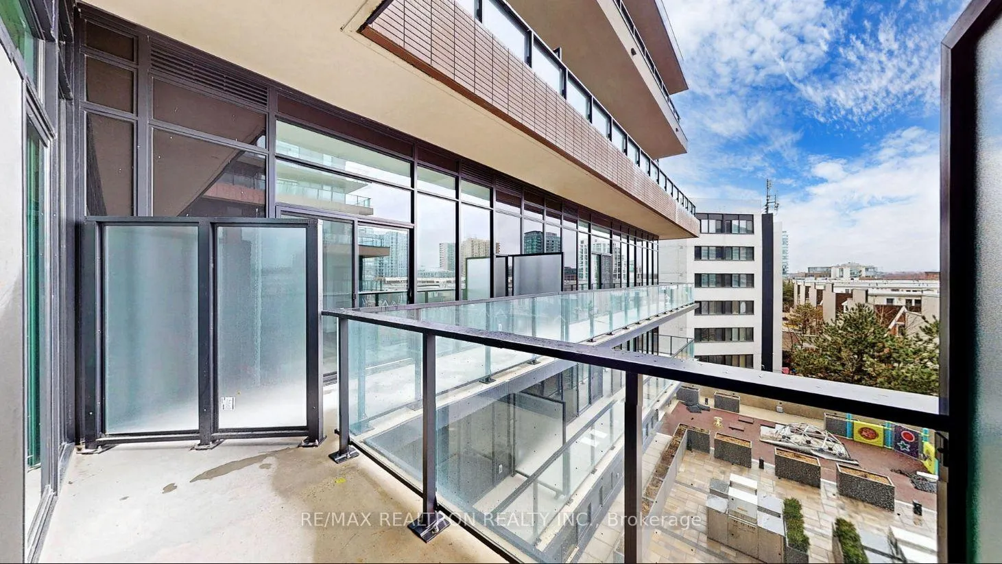 Photo 7 of Unit 401, 285 Dufferin Street, Toronto, South Parkdale — HOMEH