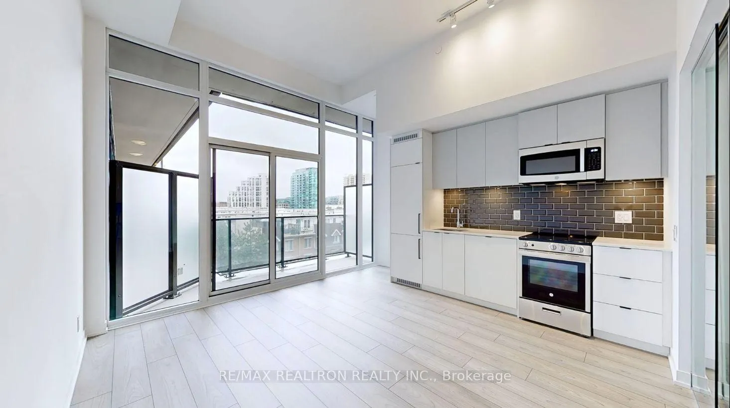 Photo 15 of Unit 401, 285 Dufferin Street, Toronto, South Parkdale — HOMEH