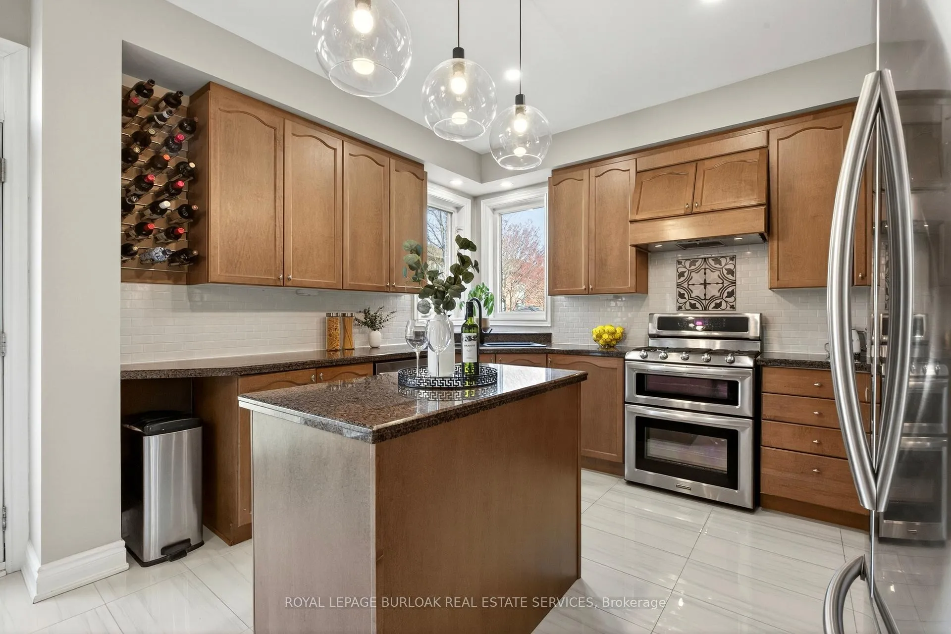 Photo 14 of 283 Turning Leaf Road, Oakville, Bronte — HOMEH