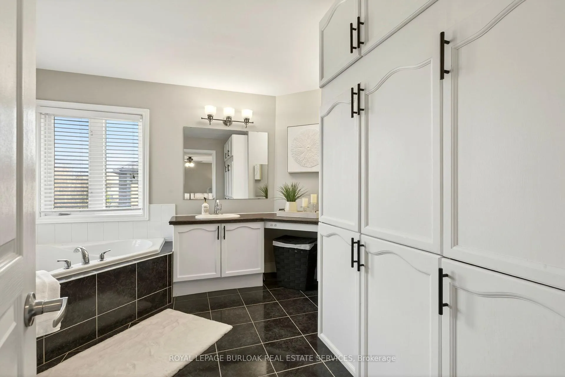 Photo 34 of 283 Turning Leaf Road, Oakville, Bronte — HOMEH