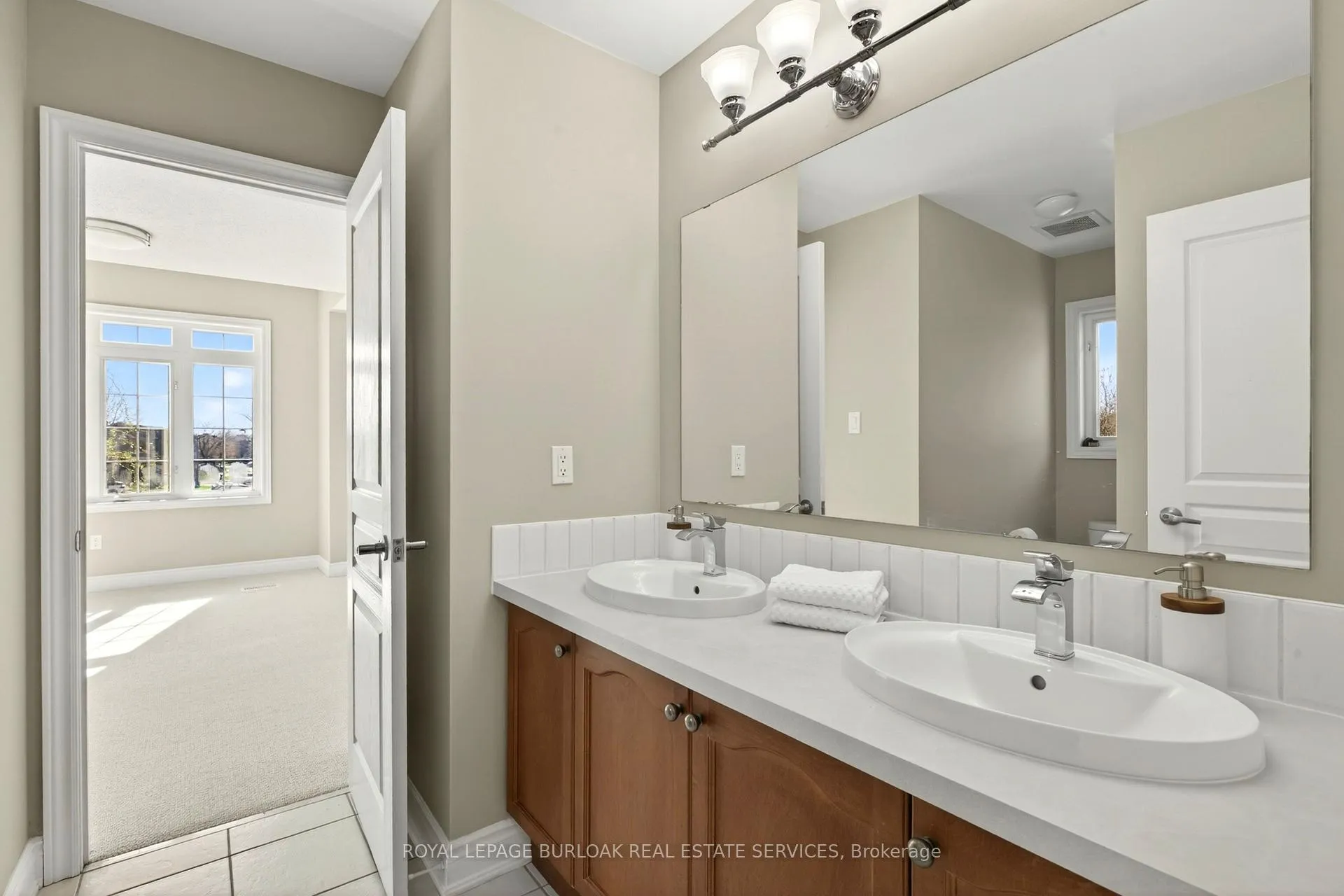 Photo 40 of 283 Turning Leaf Road, Oakville, Bronte — HOMEH