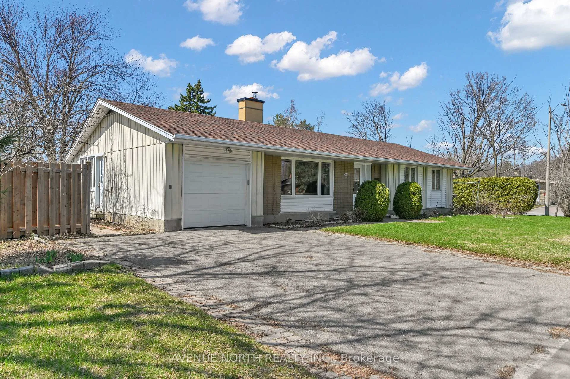 Photo 2 of 980 Wiseman Crescent, Ottawa, Riverside Park — HOMEH