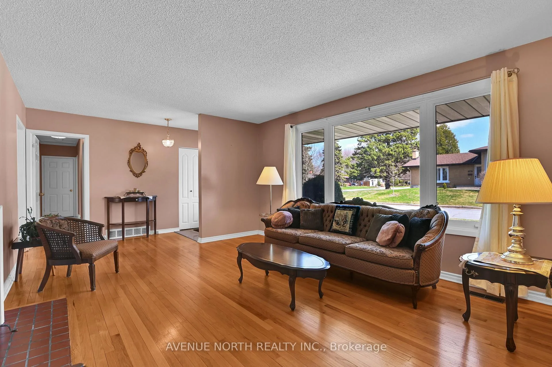 Photo 8 of 980 Wiseman Crescent, Ottawa, Riverside Park — HOMEH