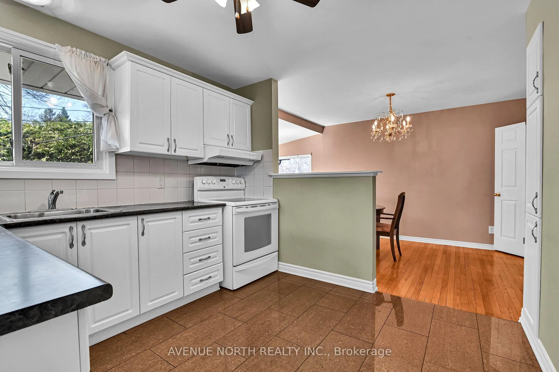 Photo 11 of 980 Wiseman Crescent, Ottawa, Riverside Park — HOMEH
