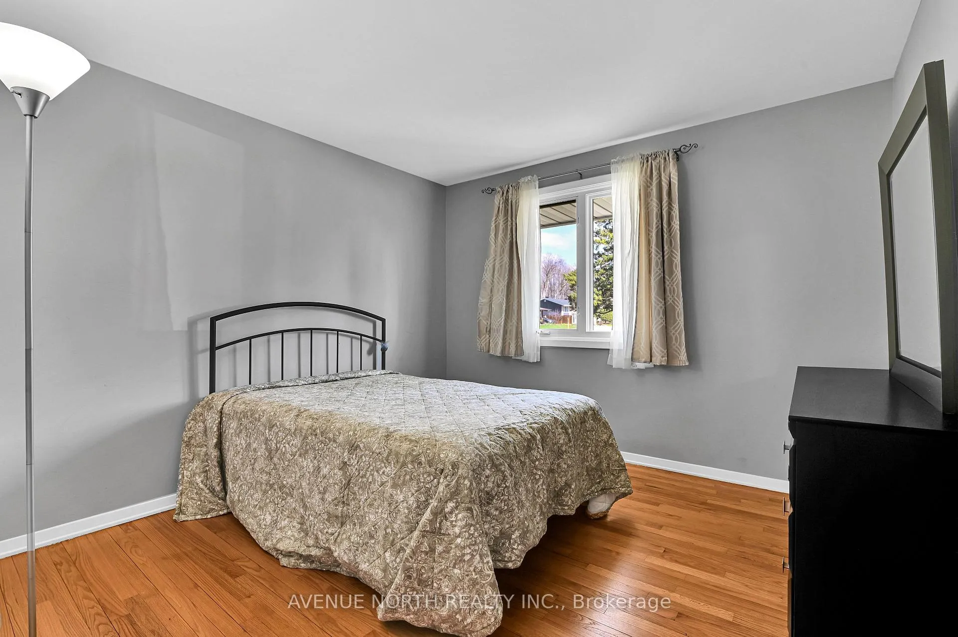 Photo 19 of 980 Wiseman Crescent, Ottawa, Riverside Park — HOMEH
