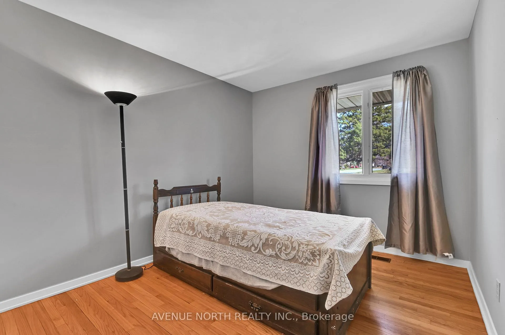 Photo 21 of 980 Wiseman Crescent, Ottawa, Riverside Park — HOMEH