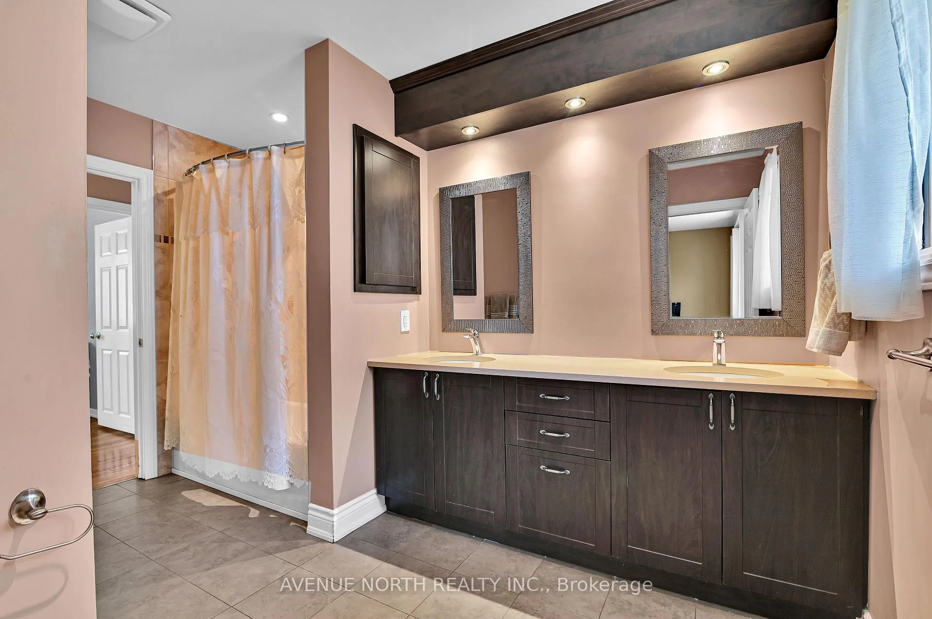 Photo 25 of 980 Wiseman Crescent, Ottawa, Riverside Park — HOMEH