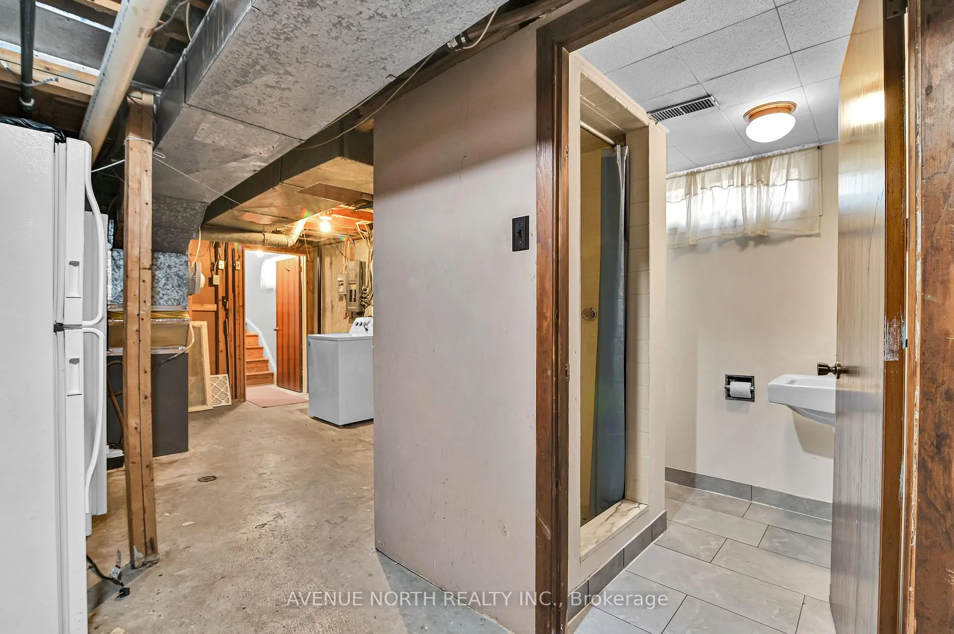 Photo 32 of 980 Wiseman Crescent, Ottawa, Riverside Park — HOMEH