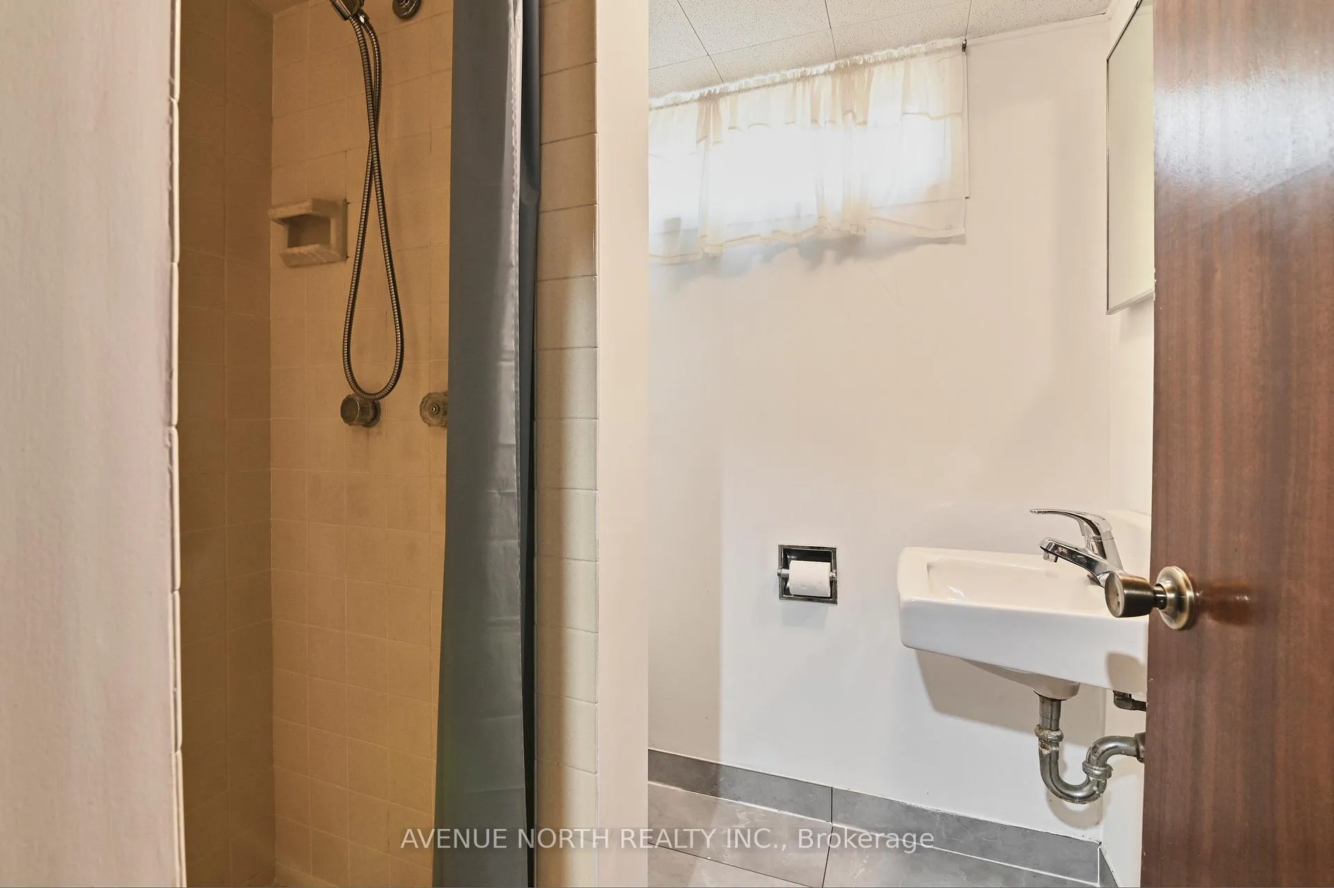 Photo 33 of 980 Wiseman Crescent, Ottawa, Riverside Park — HOMEH