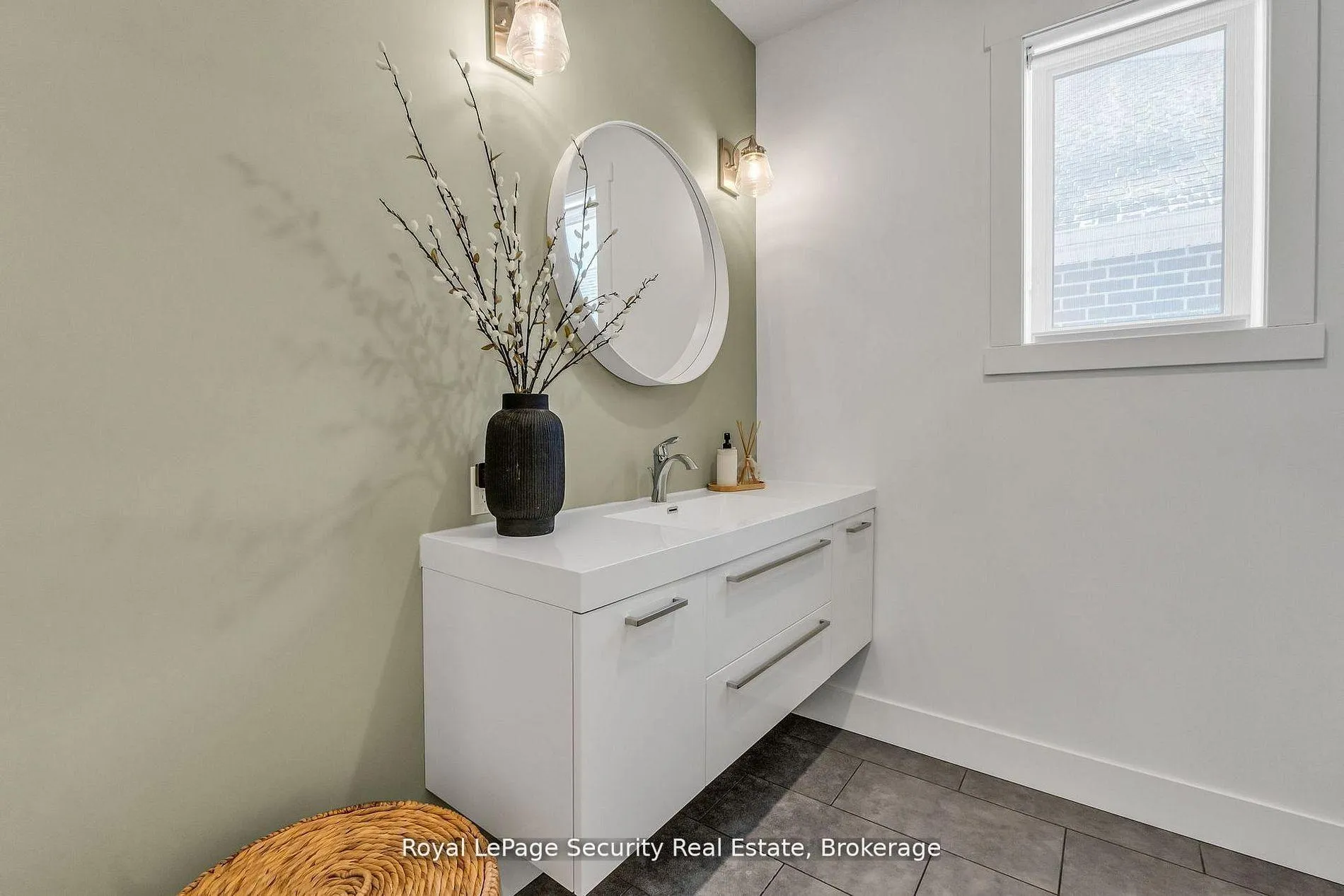 Photo 8 of 20 Crocus Avenue, Tillsonburg — HOMEH