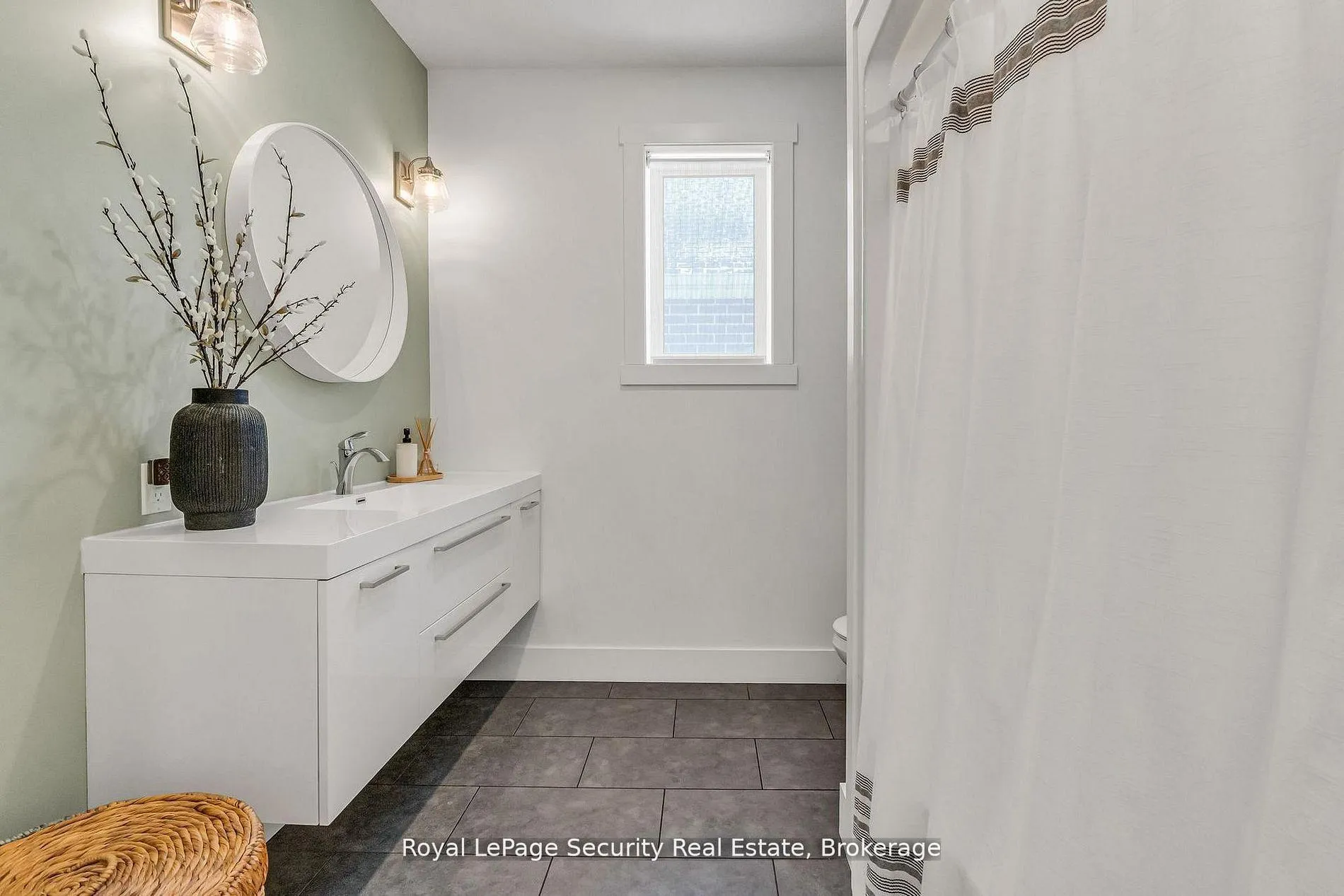 Photo 9 of 20 Crocus Avenue, Tillsonburg — HOMEH