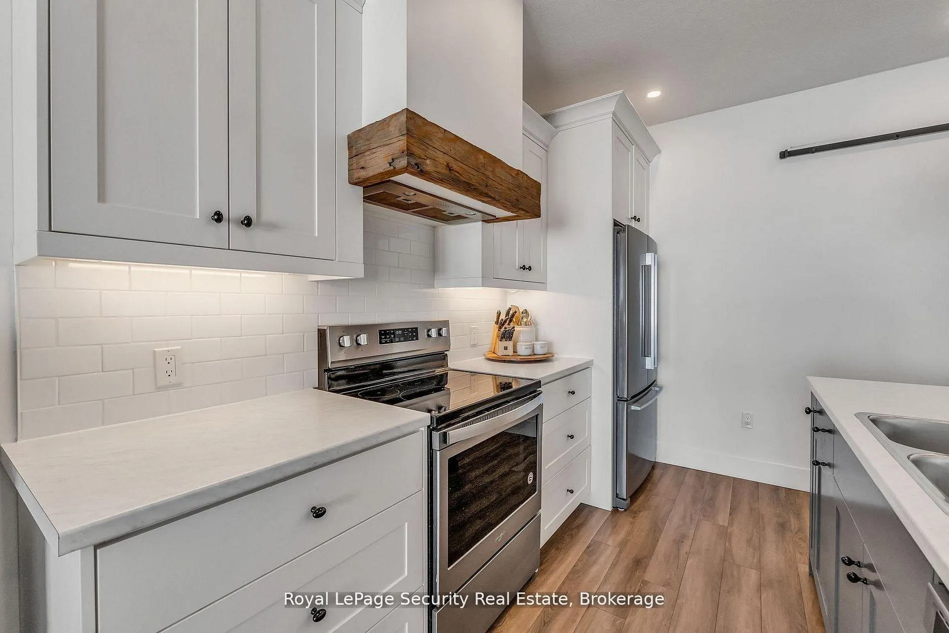 Photo 17 of 20 Crocus Avenue, Tillsonburg — HOMEH