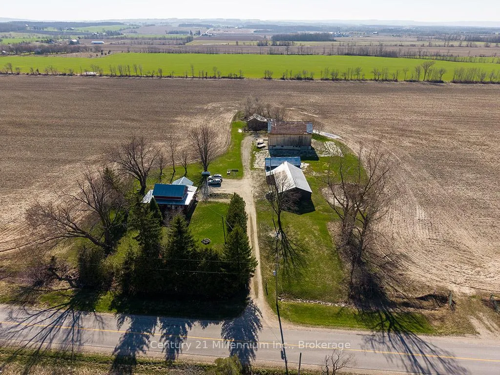 Photo 4 of 1990 3/4 Sunnidale Side Road, Clearview, Stayner — HOMEH
