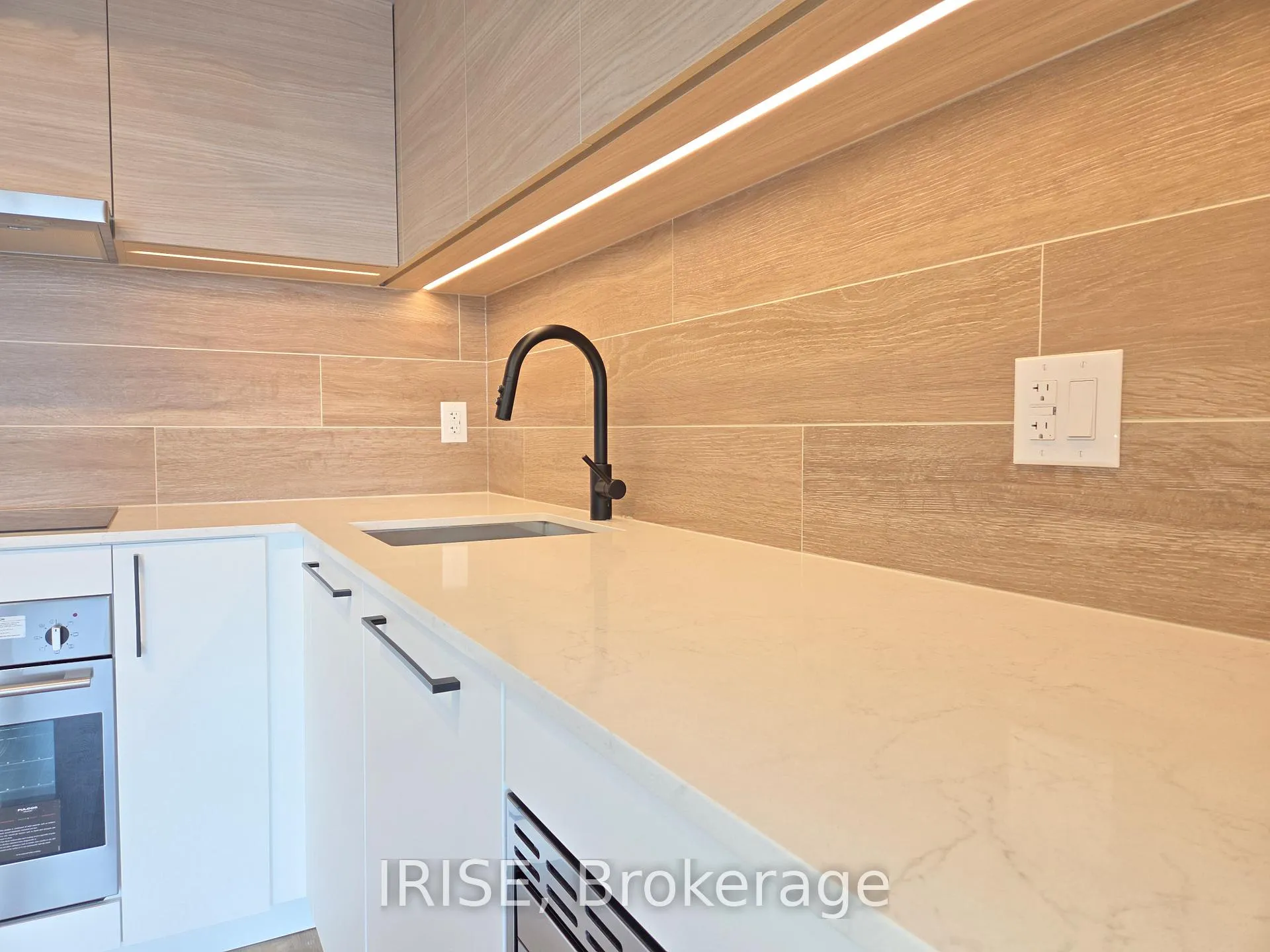Photo 5 of Unit 610, 1050 Eastern Avenue, Toronto, Greenwood-Coxwell — HOMEH