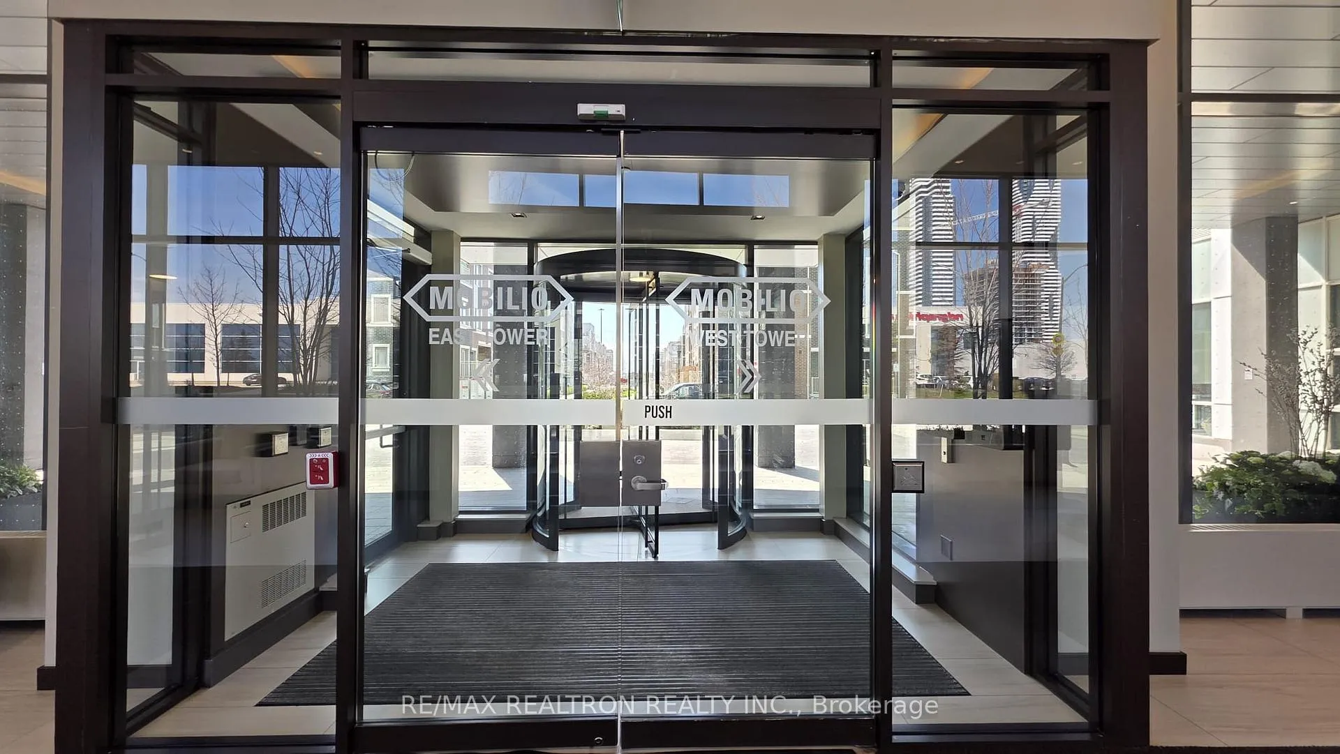 Photo 5 of Unit 608, 38 Honeycrisp Crescent, Vaughan, Vaughan Corporate Centre — HOMEH