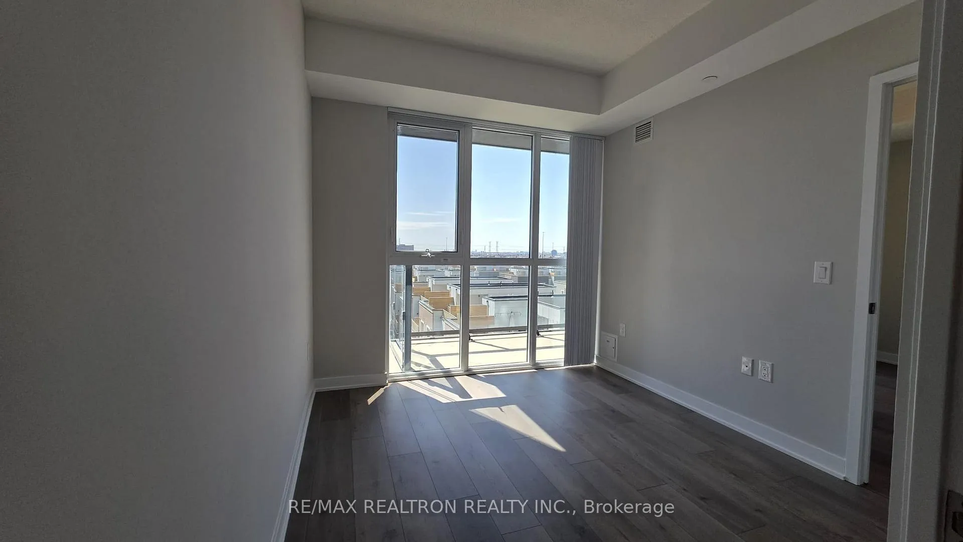 Photo 15 of Unit 608, 38 Honeycrisp Crescent, Vaughan, Vaughan Corporate Centre — HOMEH