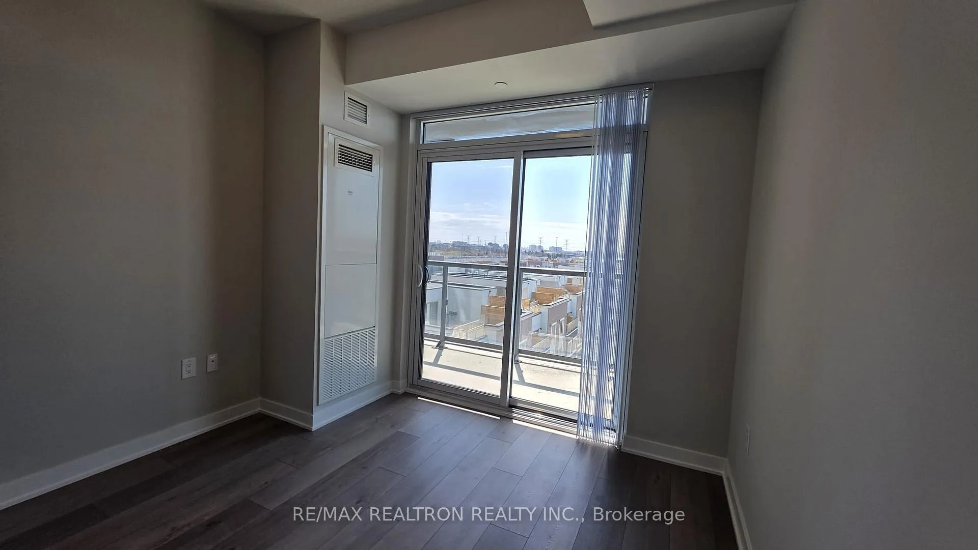 Photo 17 of Unit 608, 38 Honeycrisp Crescent, Vaughan, Vaughan Corporate Centre — HOMEH