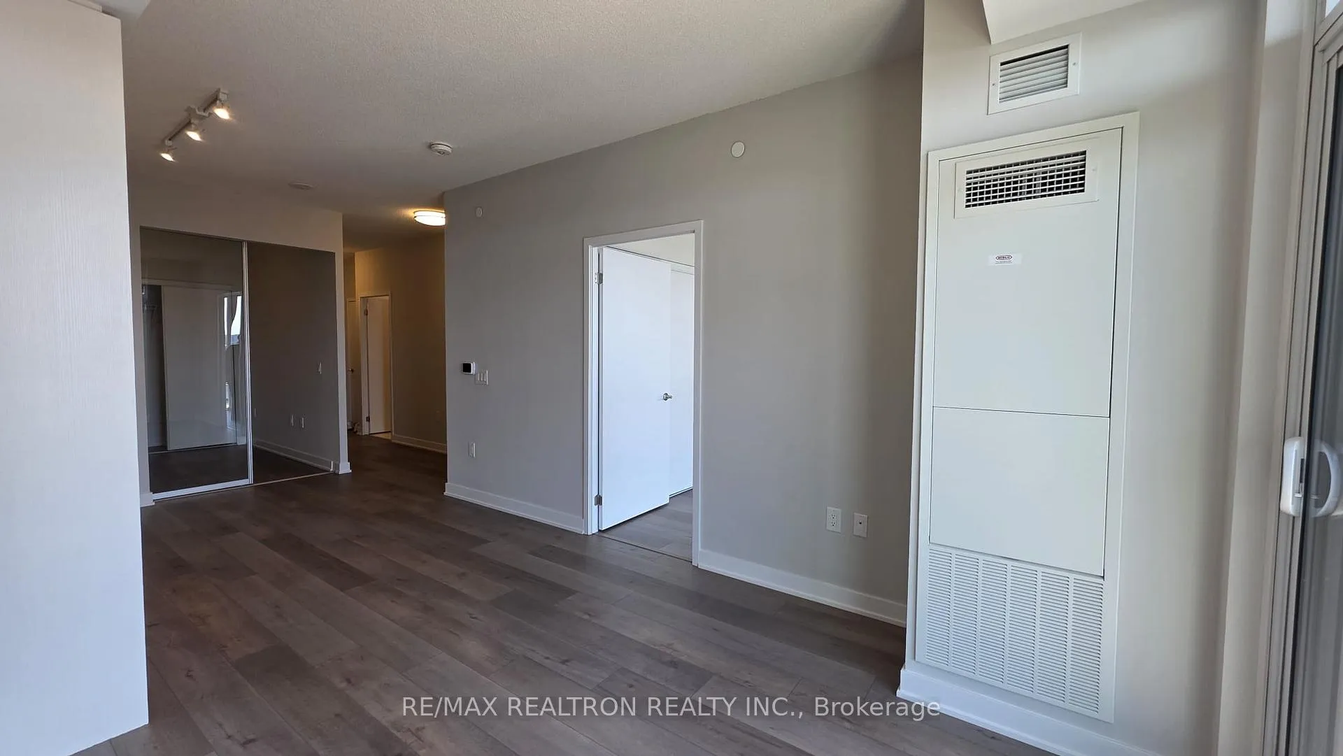 Photo 19 of Unit 608, 38 Honeycrisp Crescent, Vaughan, Vaughan Corporate Centre — HOMEH