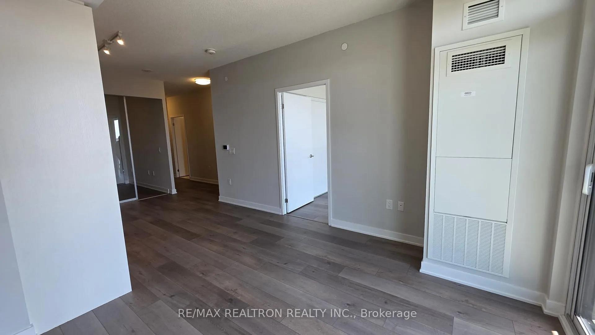 Photo 24 of Unit 608, 38 Honeycrisp Crescent, Vaughan, Vaughan Corporate Centre — HOMEH