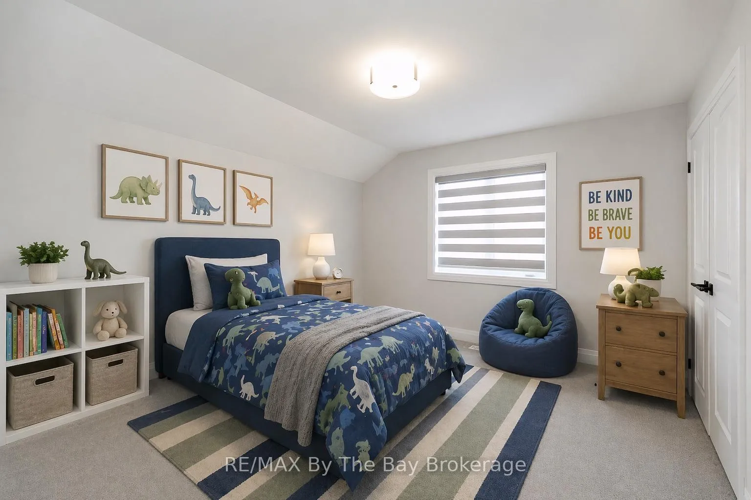 Photo 32 of 5 Rosanne Circle, Wasaga Beach — HOMEH