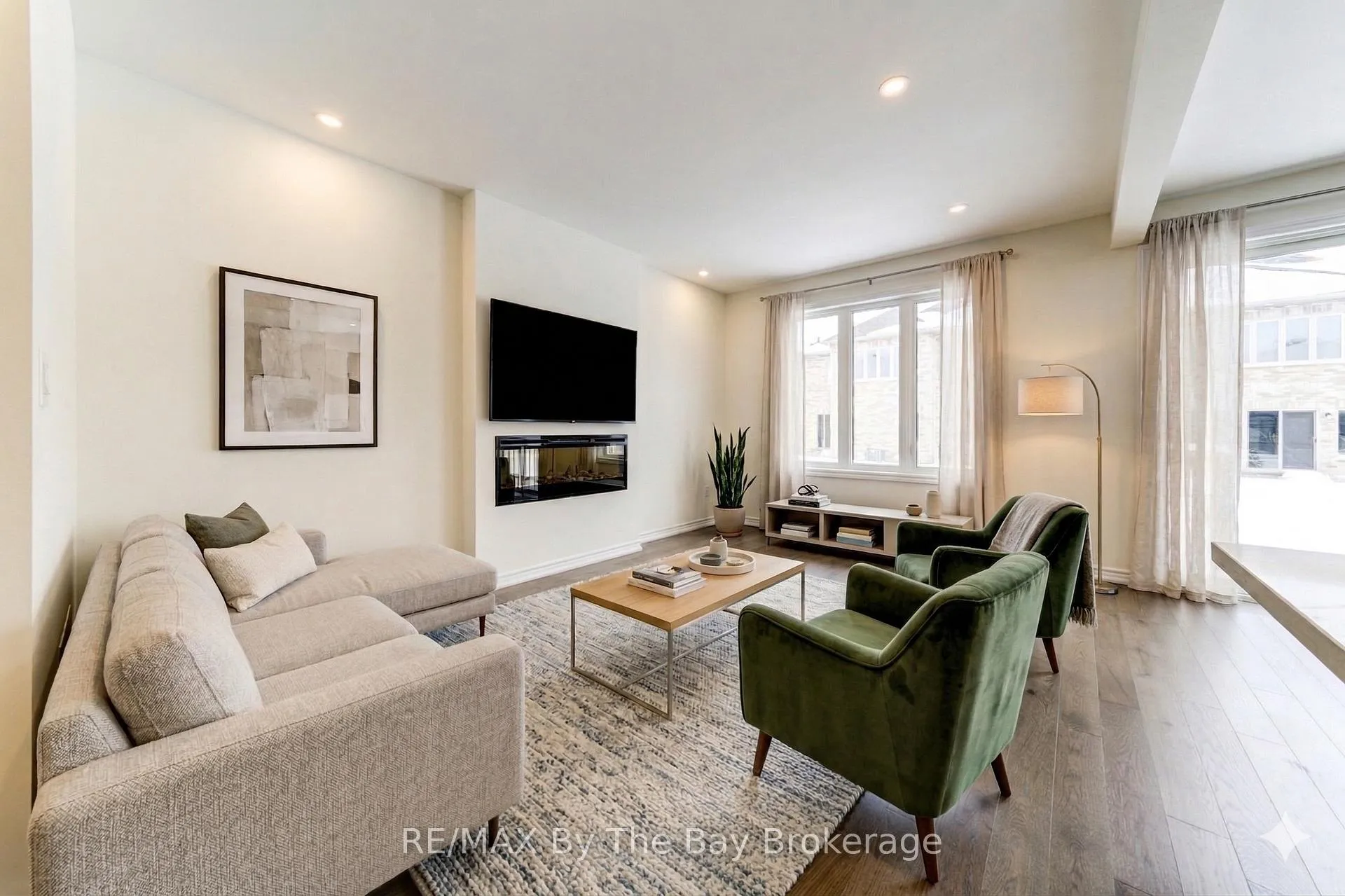 Photo 7 of 17 Sun Valley Avenue, Wasaga Beach — HOMEH