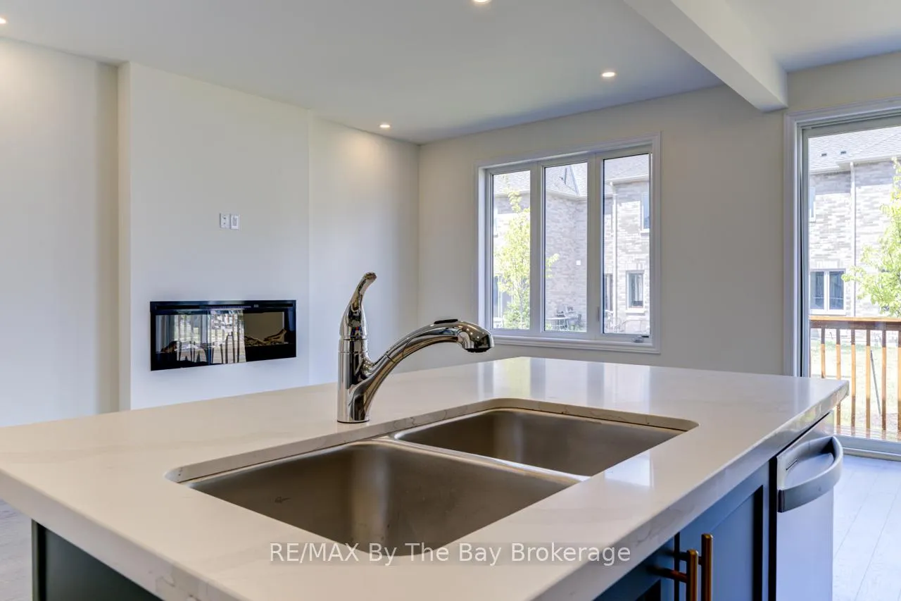 Photo 10 of 17 Sun Valley Avenue, Wasaga Beach — HOMEH