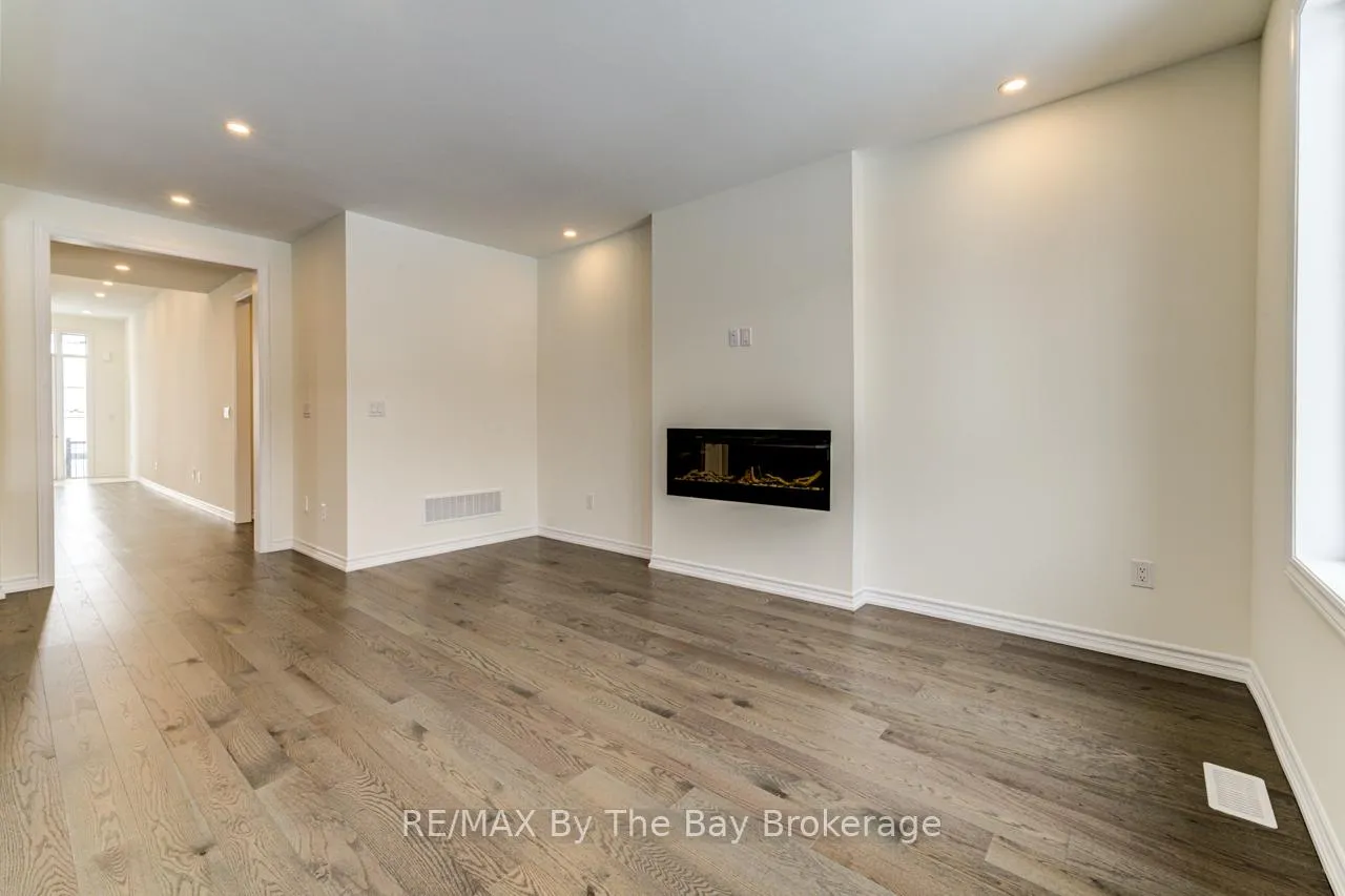 Photo 11 of 17 Sun Valley Avenue, Wasaga Beach — HOMEH