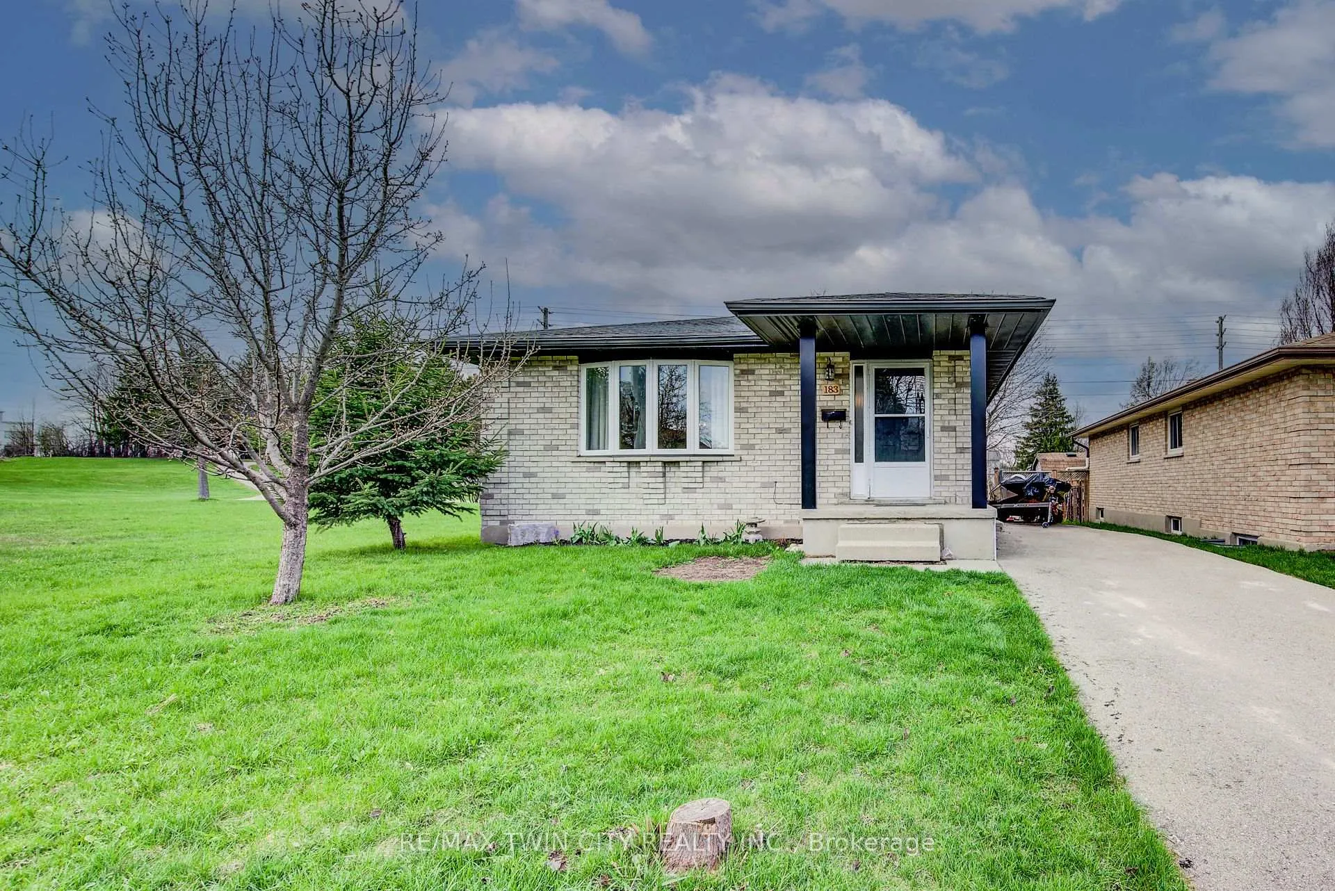 Photo 1 of 183 Dinison Crescent, Kitchener, Laurentian Hills — HOMEH