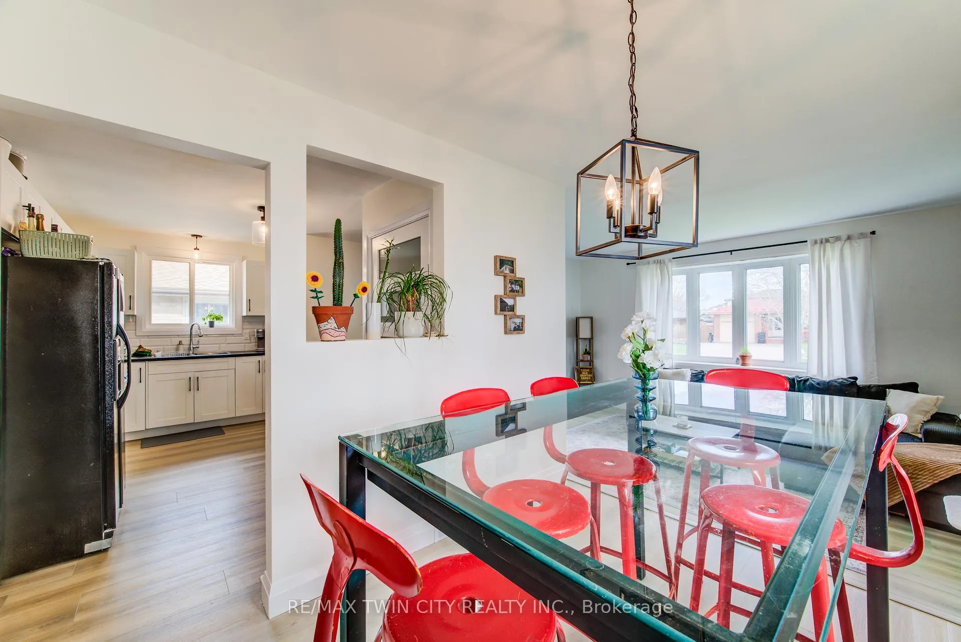 Photo 12 of 183 Dinison Crescent, Kitchener, Laurentian Hills — HOMEH