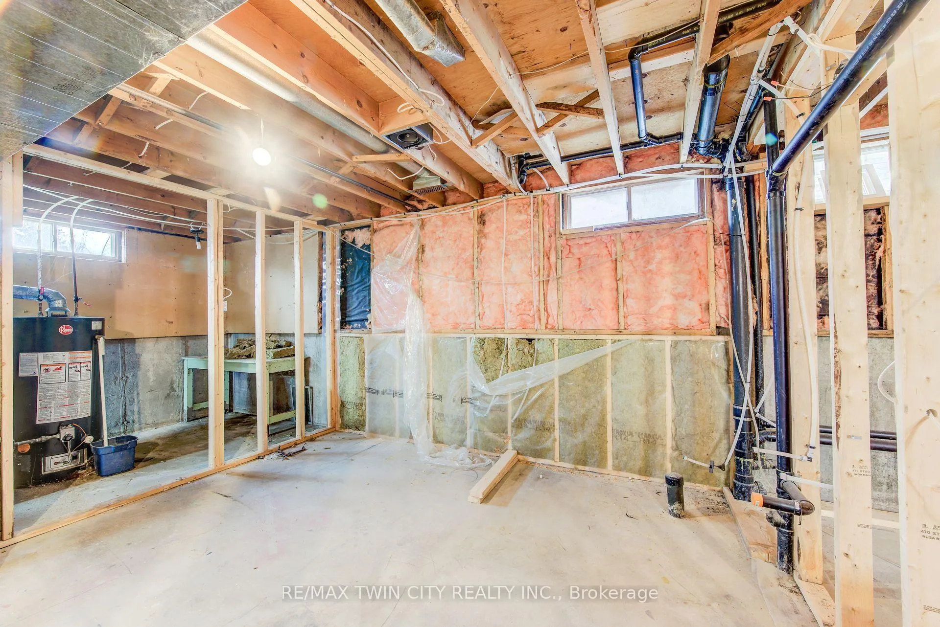 Photo 22 of 183 Dinison Crescent, Kitchener, Laurentian Hills — HOMEH